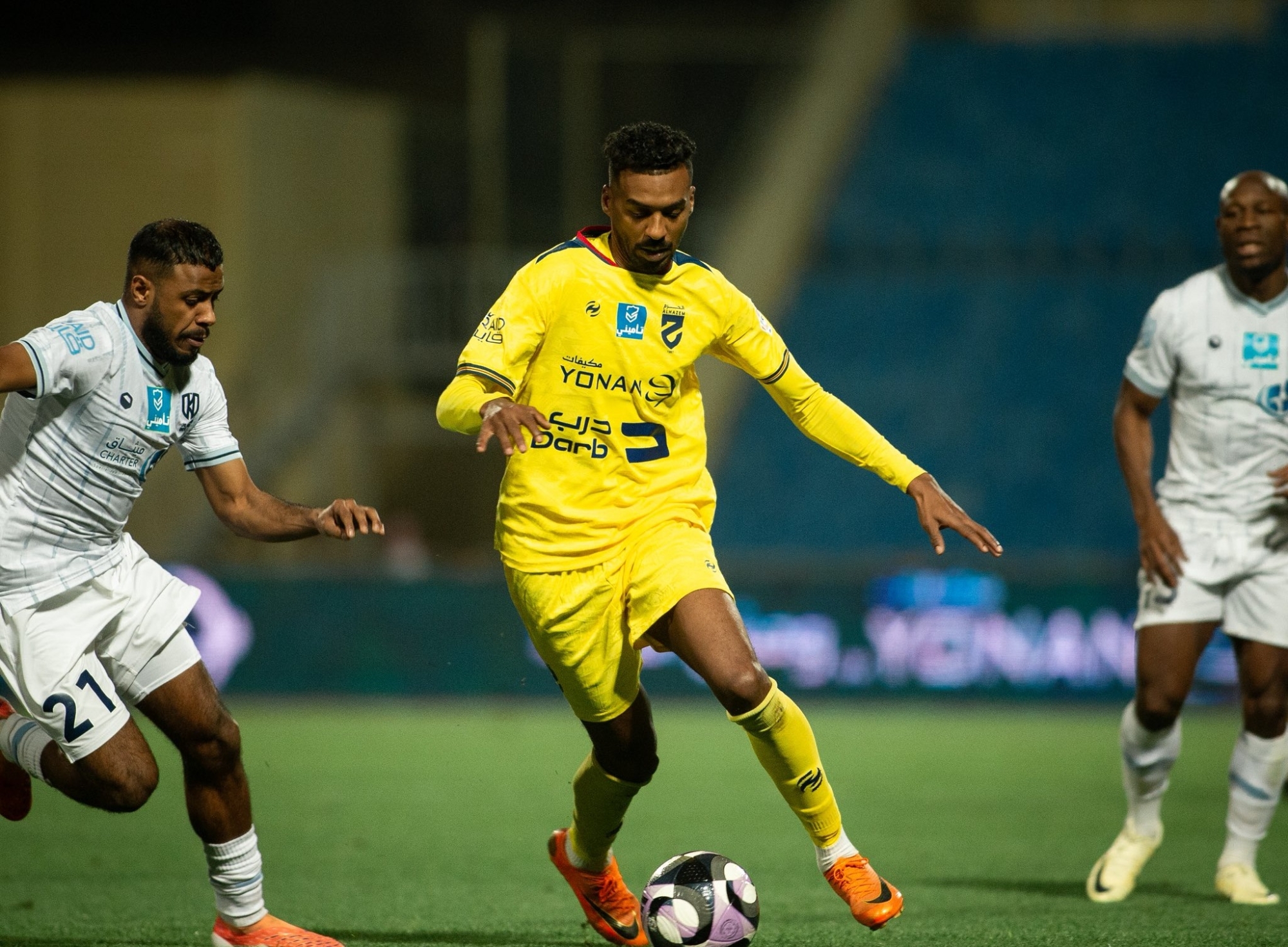 الحزم يفوز على الأخدود بدوري روشن