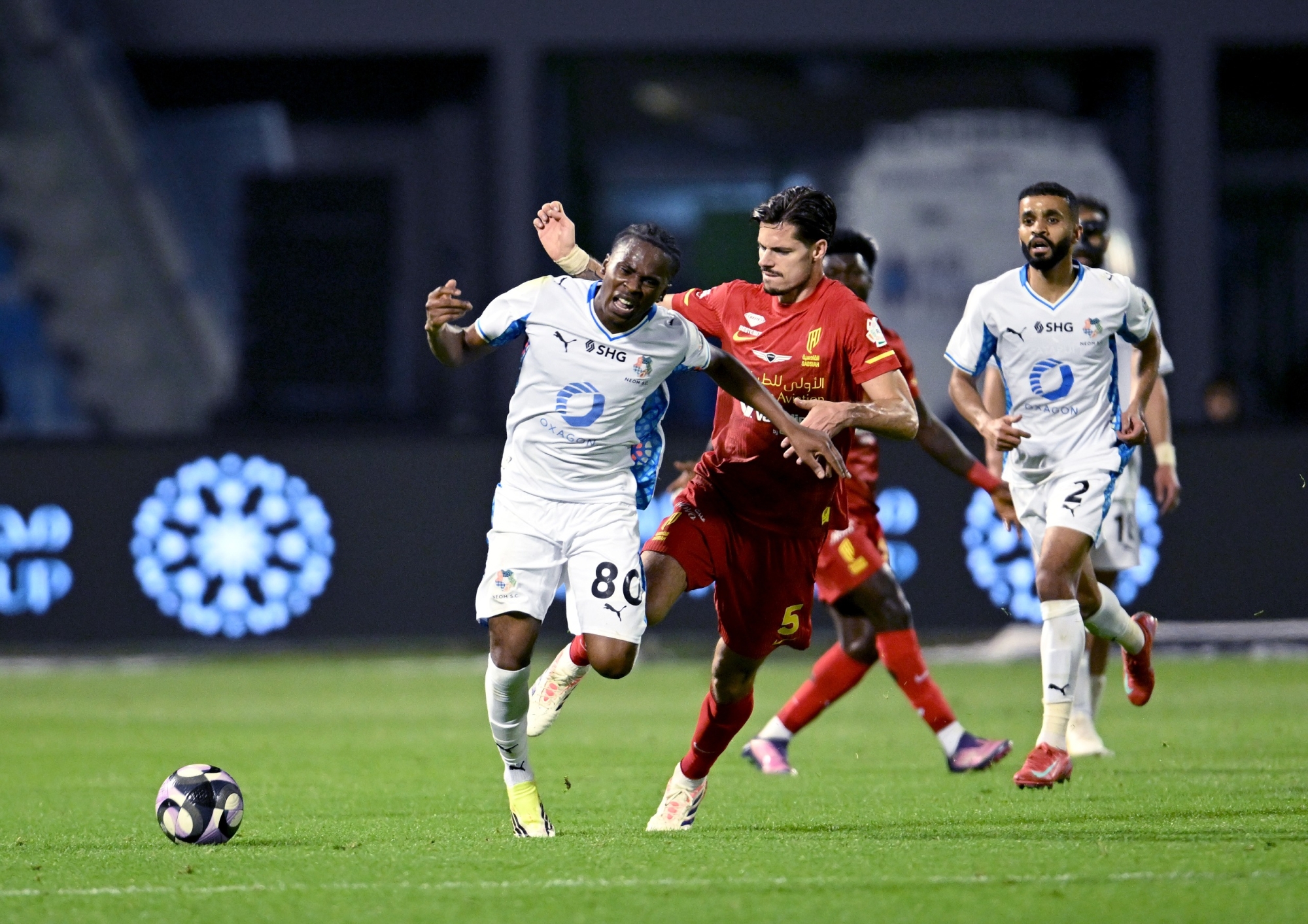 جانب من مباراة القادسية أمام نيوم 