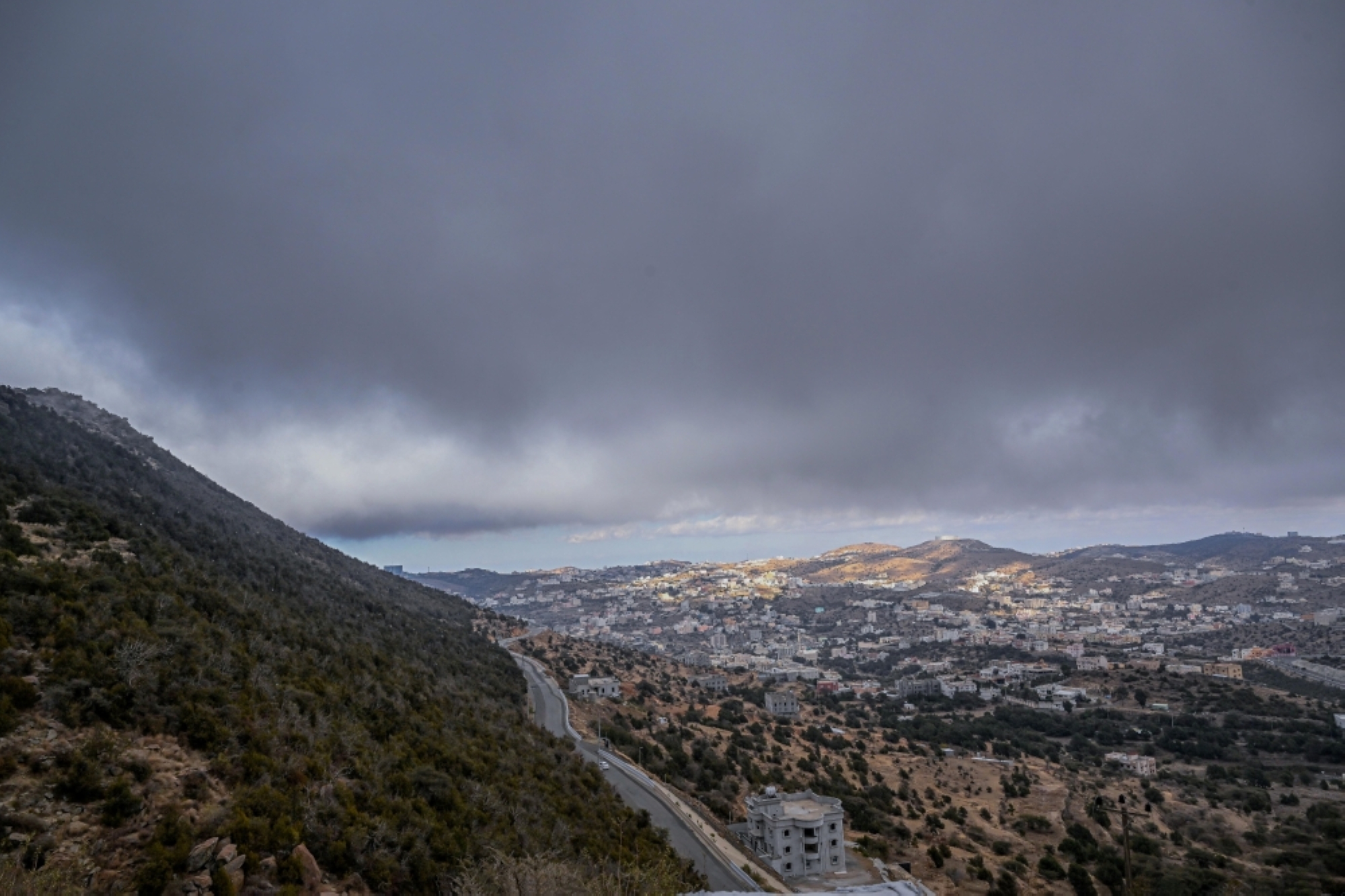 تكون الضباب على أجزاء من جازان وعسير والباحة مكة المكرمة