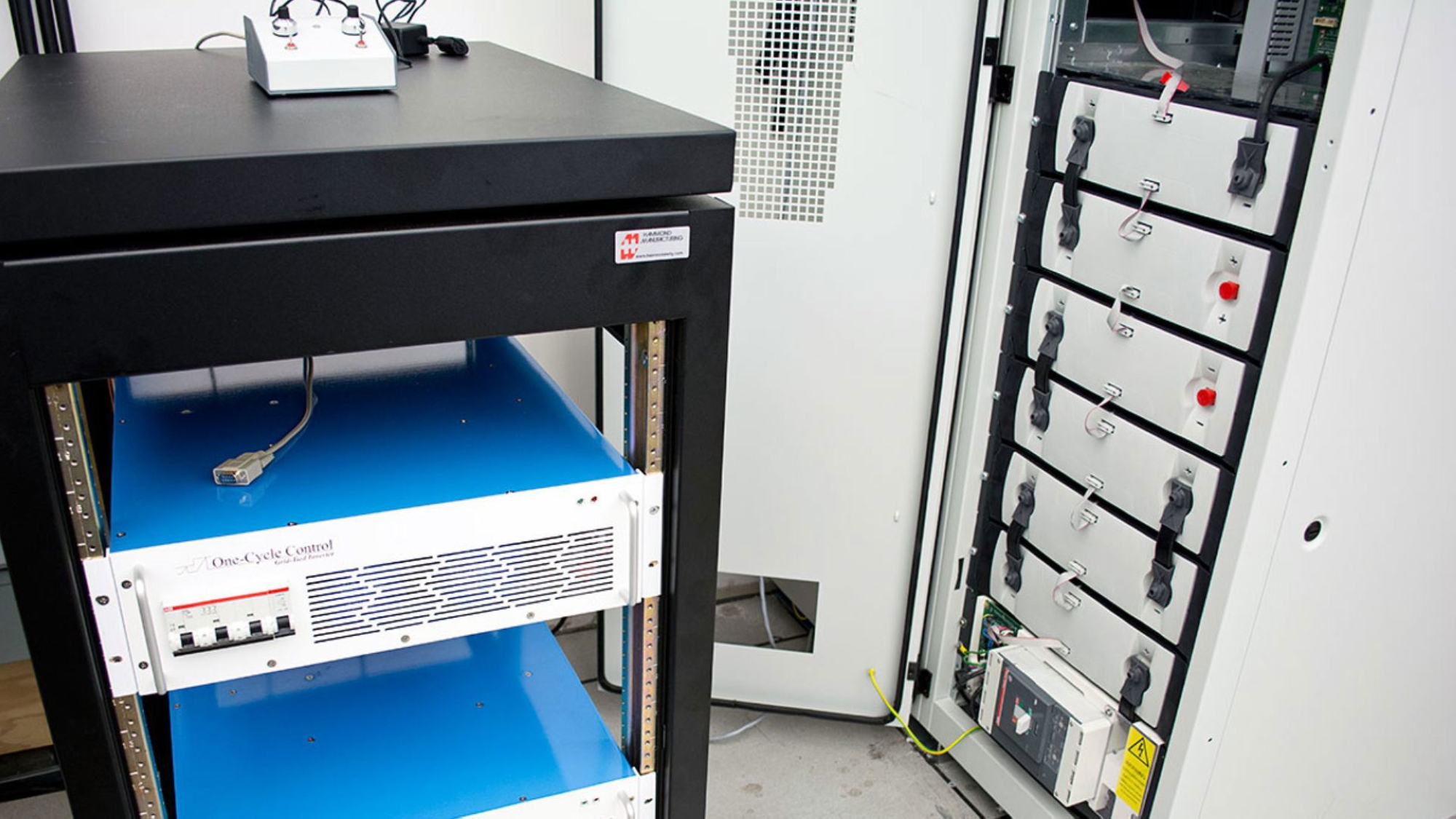 تطوير بطارية تُشحن خلال ثوانٍ وتصمد 12 ألف دورة