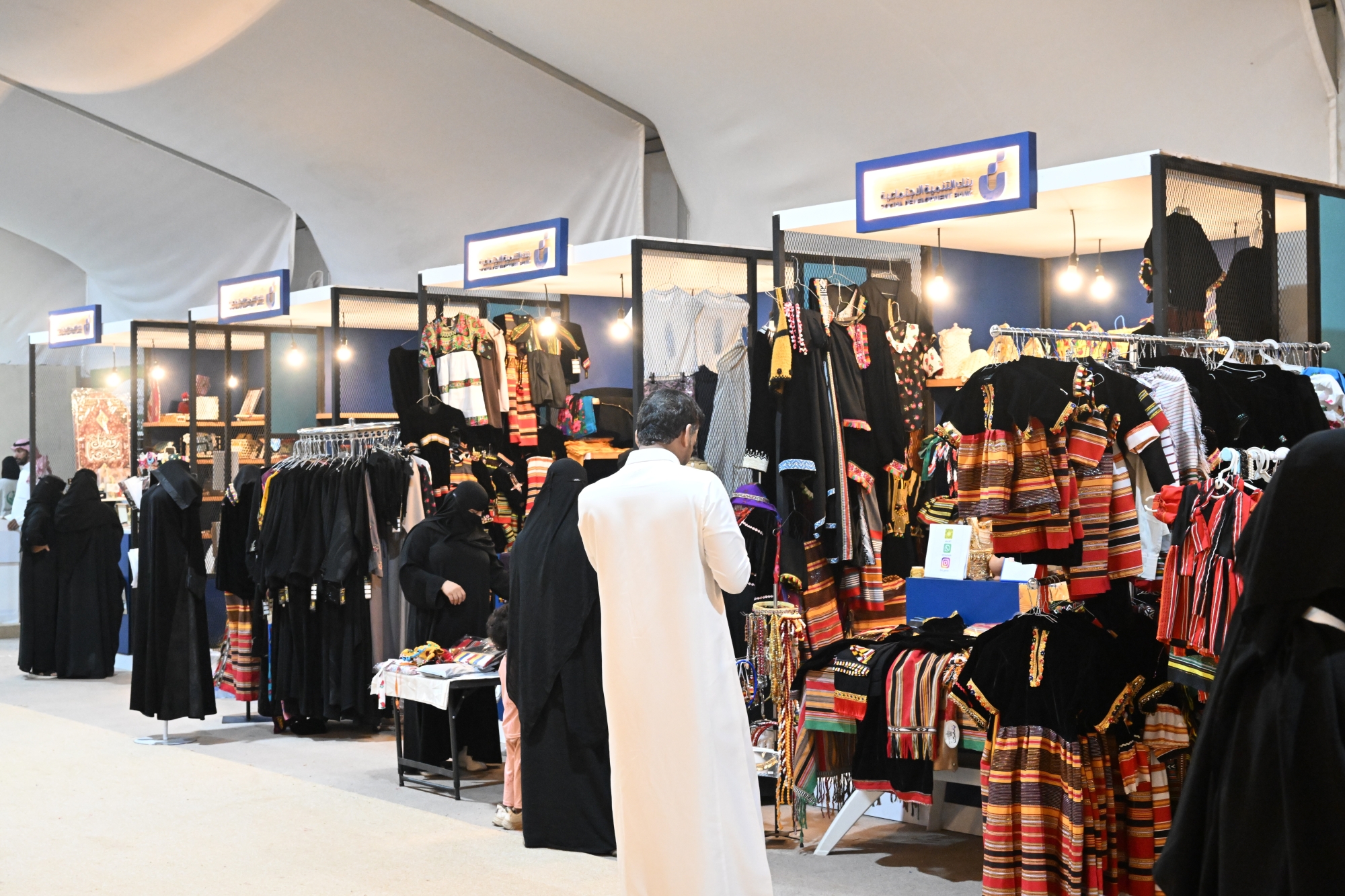 40 ألف زائر لمعرض عسل جازان في 16 يومًا 