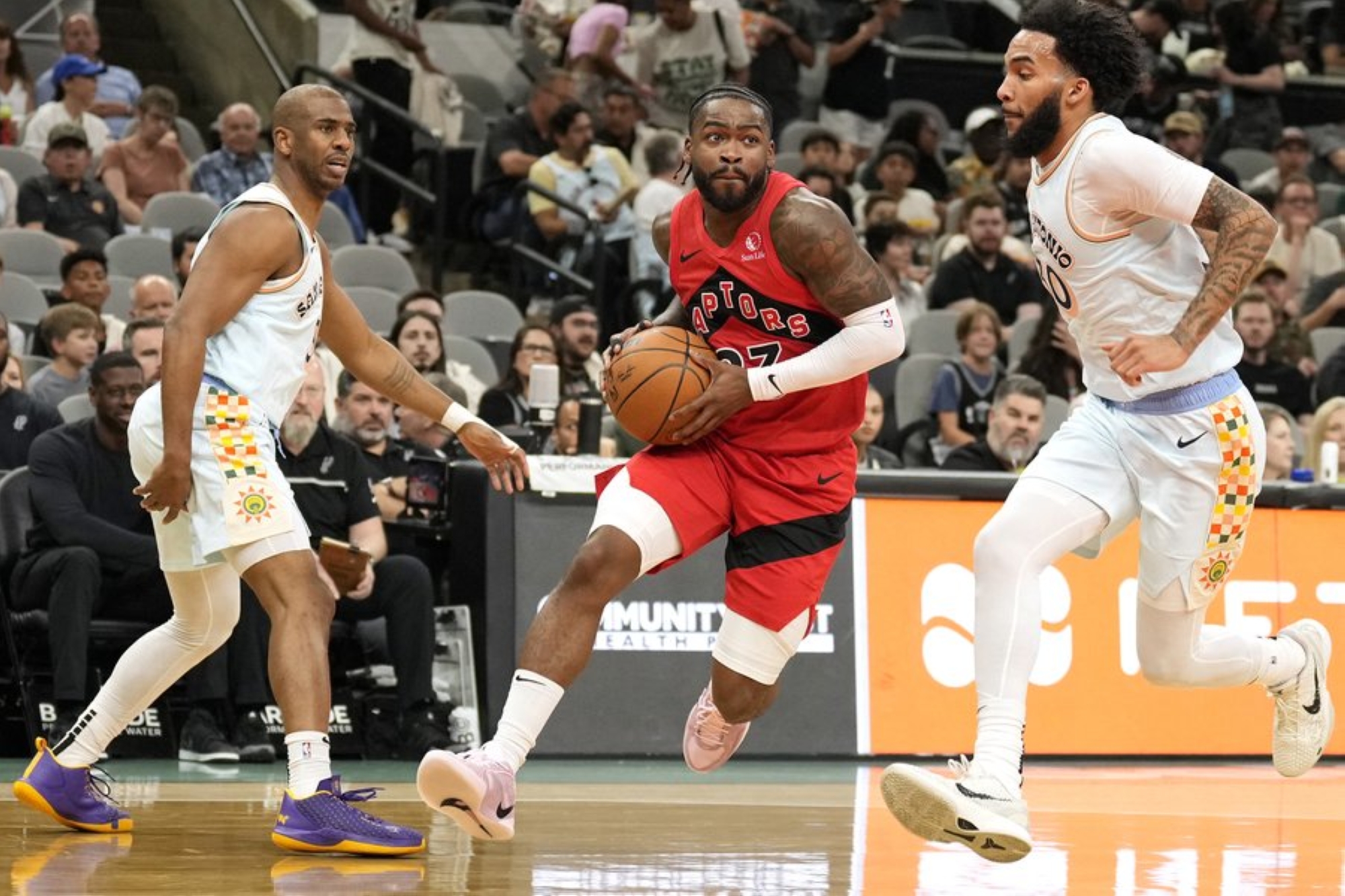 أسطورة كرة السلة الأمريكية كريس بول