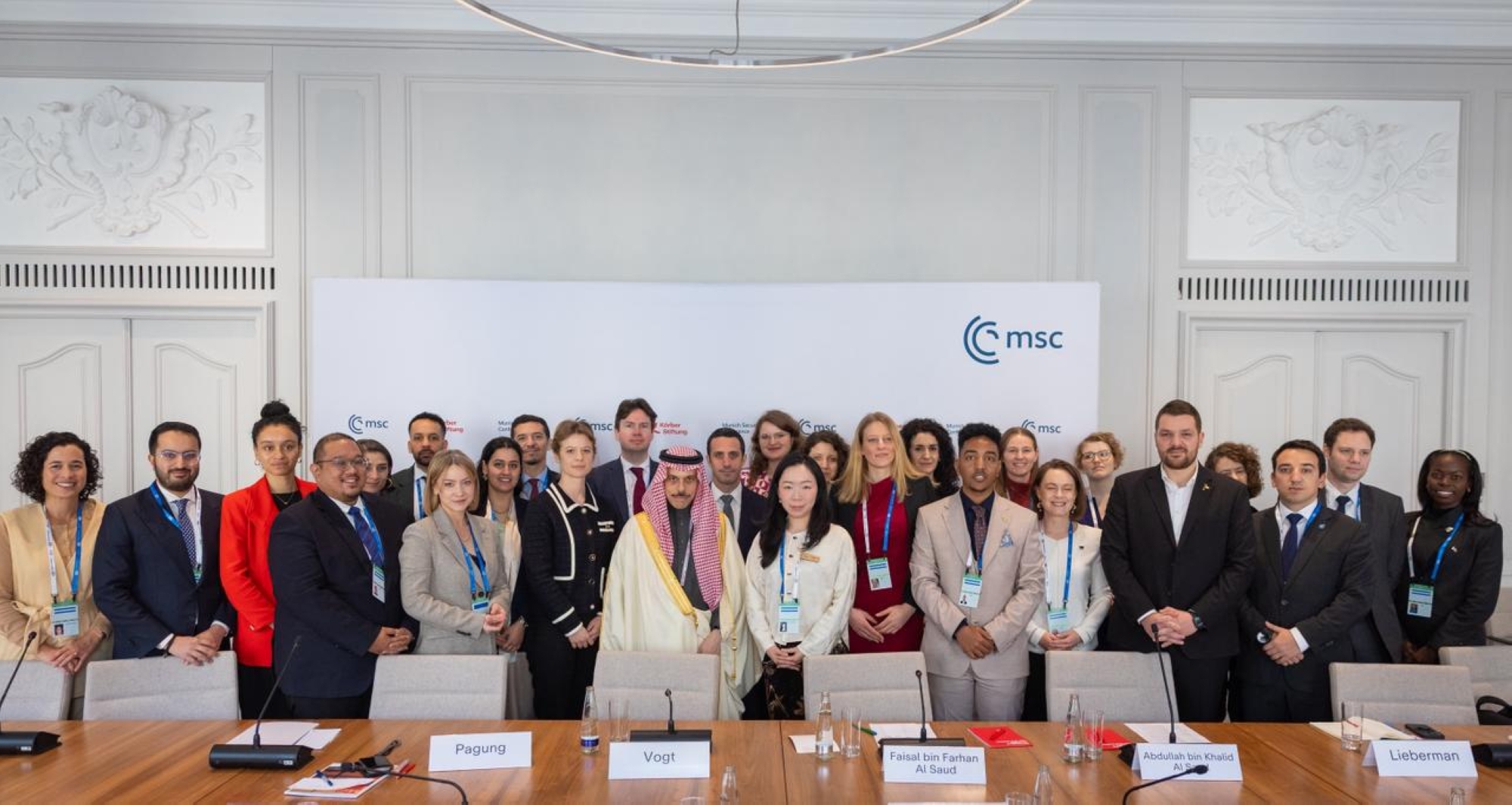 تناولت الجلسة أهمية تكثيف الحوار الصادق والبنّاء لتجاوز التحديات المشتركة