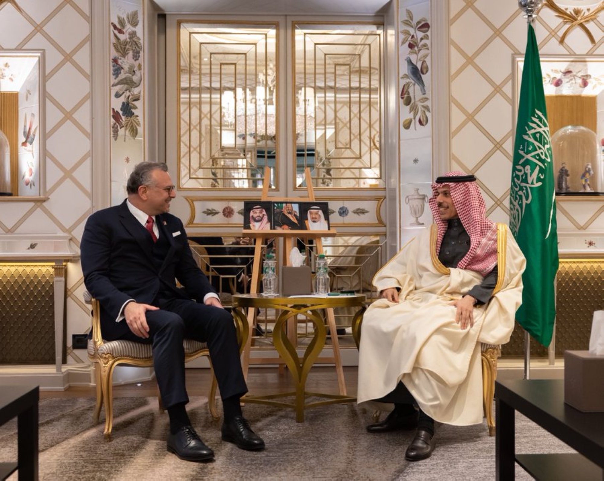 استعراض العلاقات الأخوية بين البلدين