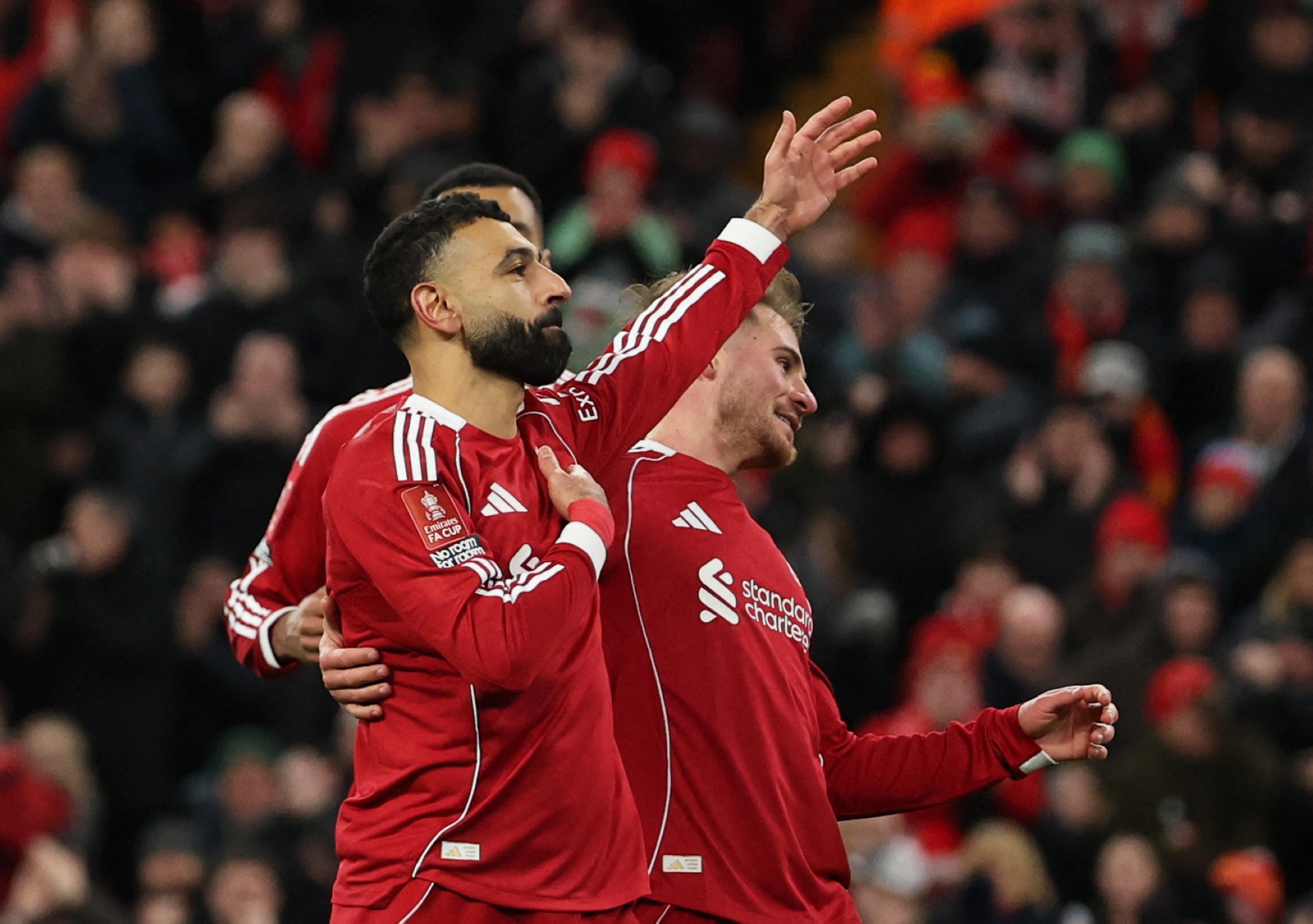 جانب من احتفال صلاح بالتسجيل 