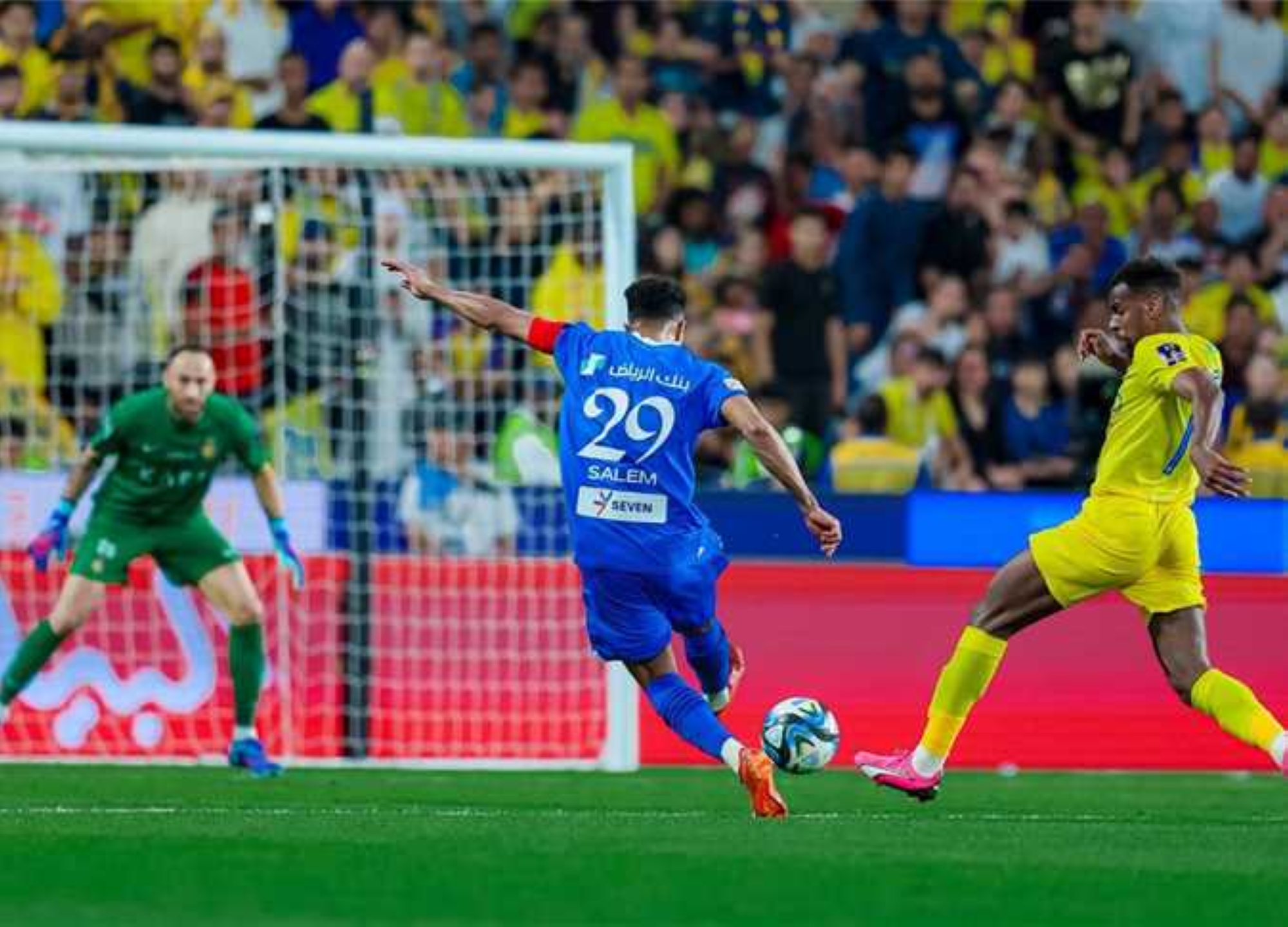 مباراة سابقة بين الهلال والتعاون