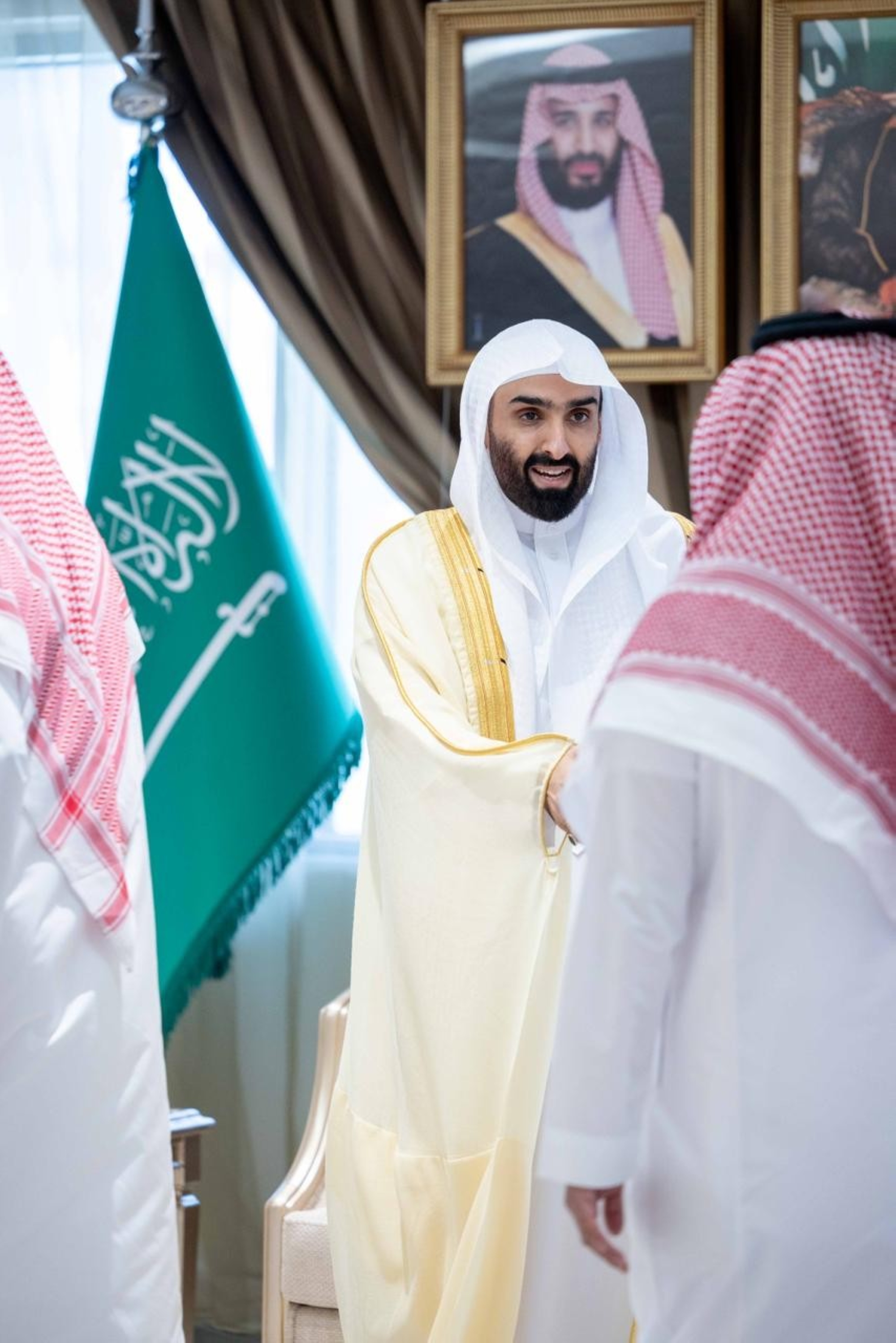 "اليوسف" يباشر مهامه نائباً عاماً برفقة "المعجب"