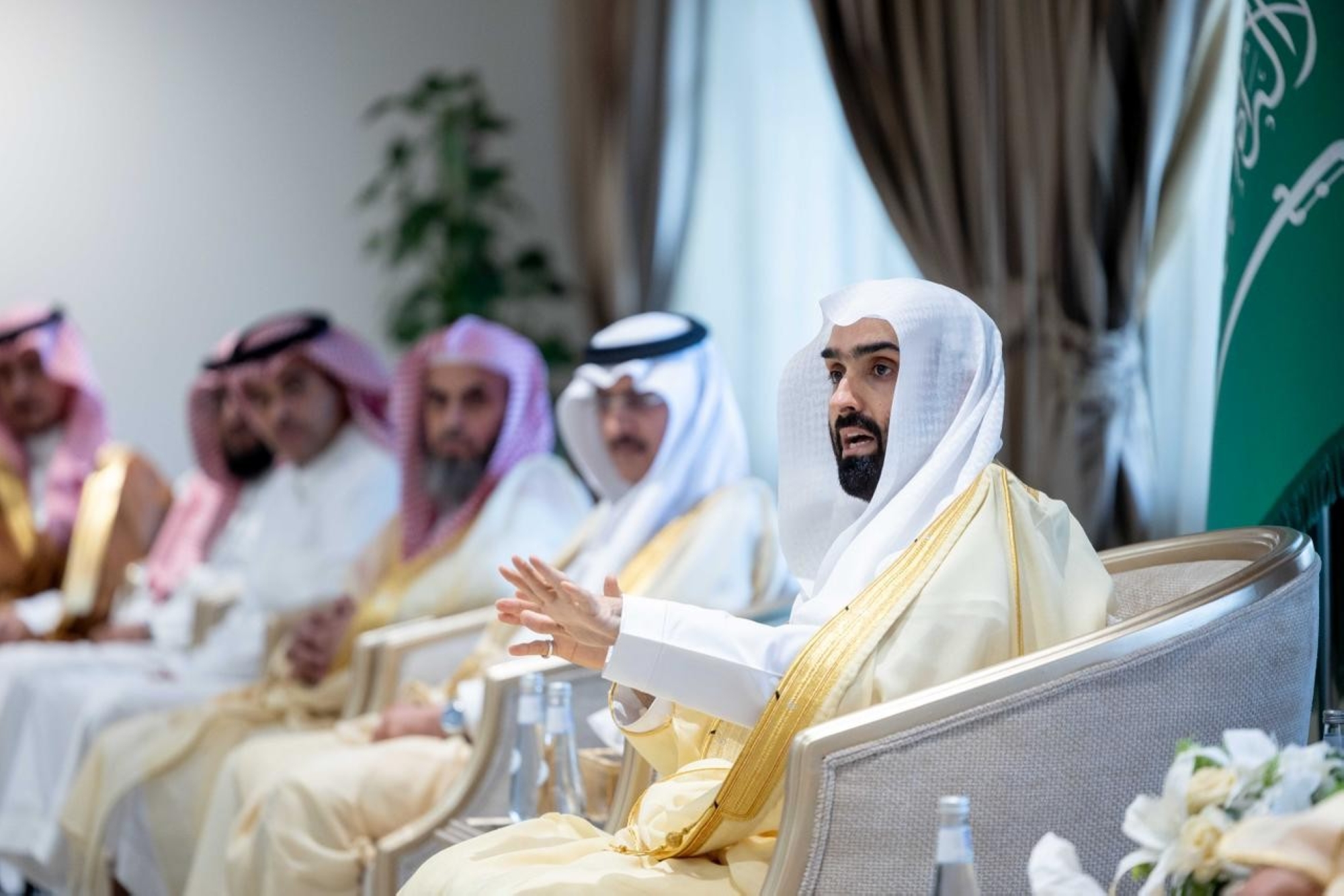 شدد على أهمية العمل بروح الفريق الواحد والارتقاء بكفاءة وأداء النيابة العامة