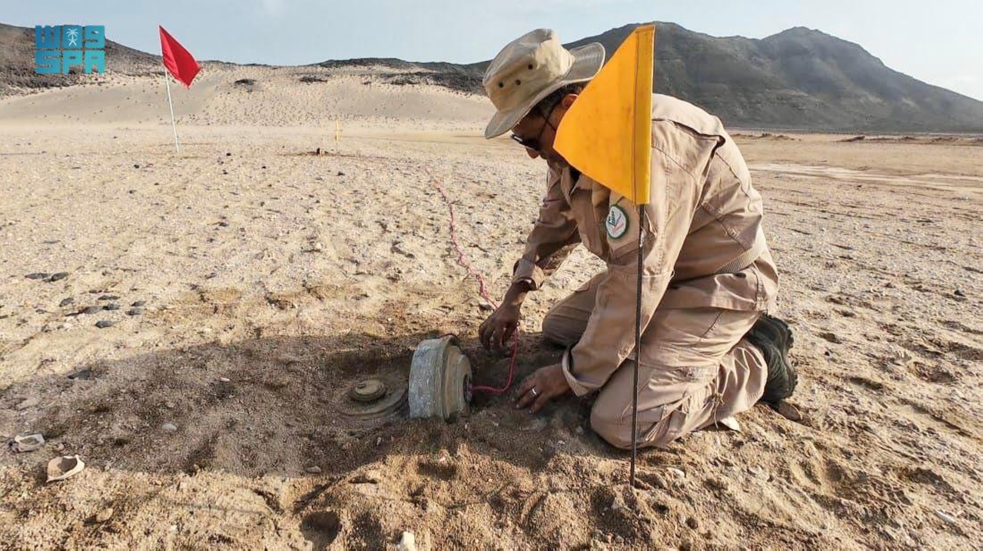 "مسام" يحيّد خطر 840 لغمًا باليمن بأسبوع