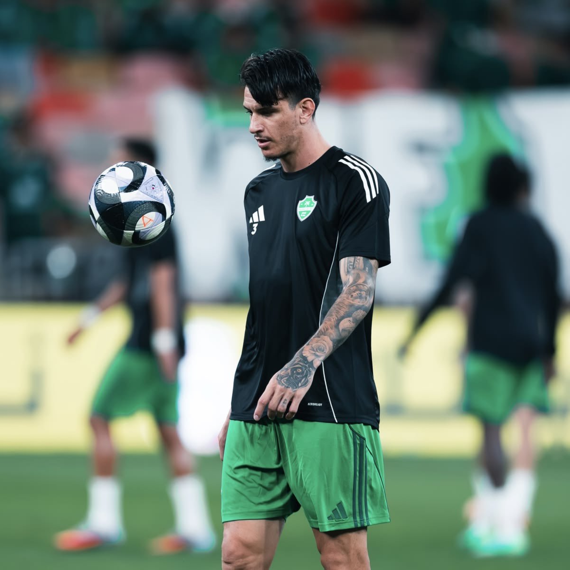 البرازيلي روجير إيبانيز مدافع الأهلي