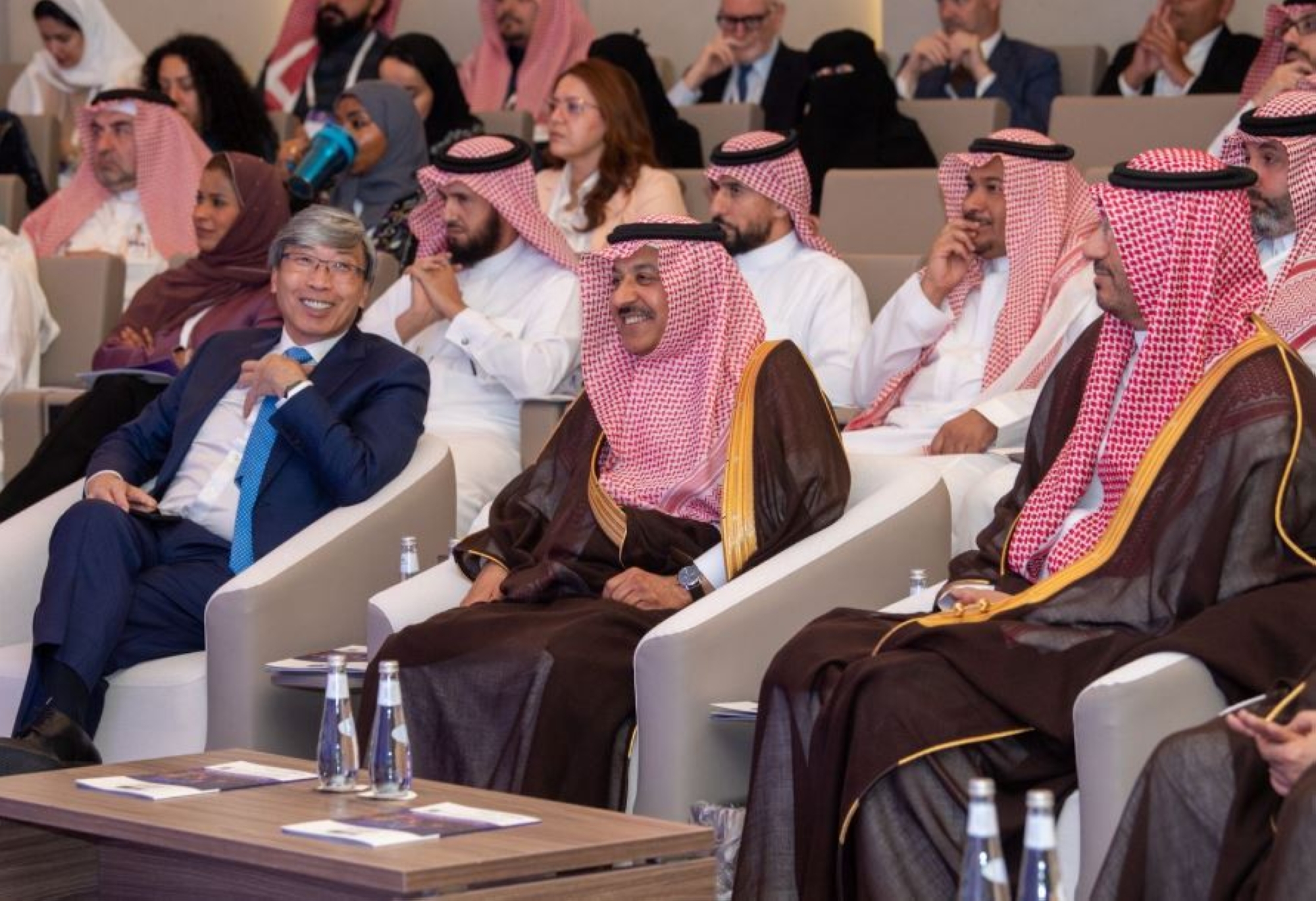 يركز على تطوير برامج رعاية طبية مستقبلية في مجالات الأدوية