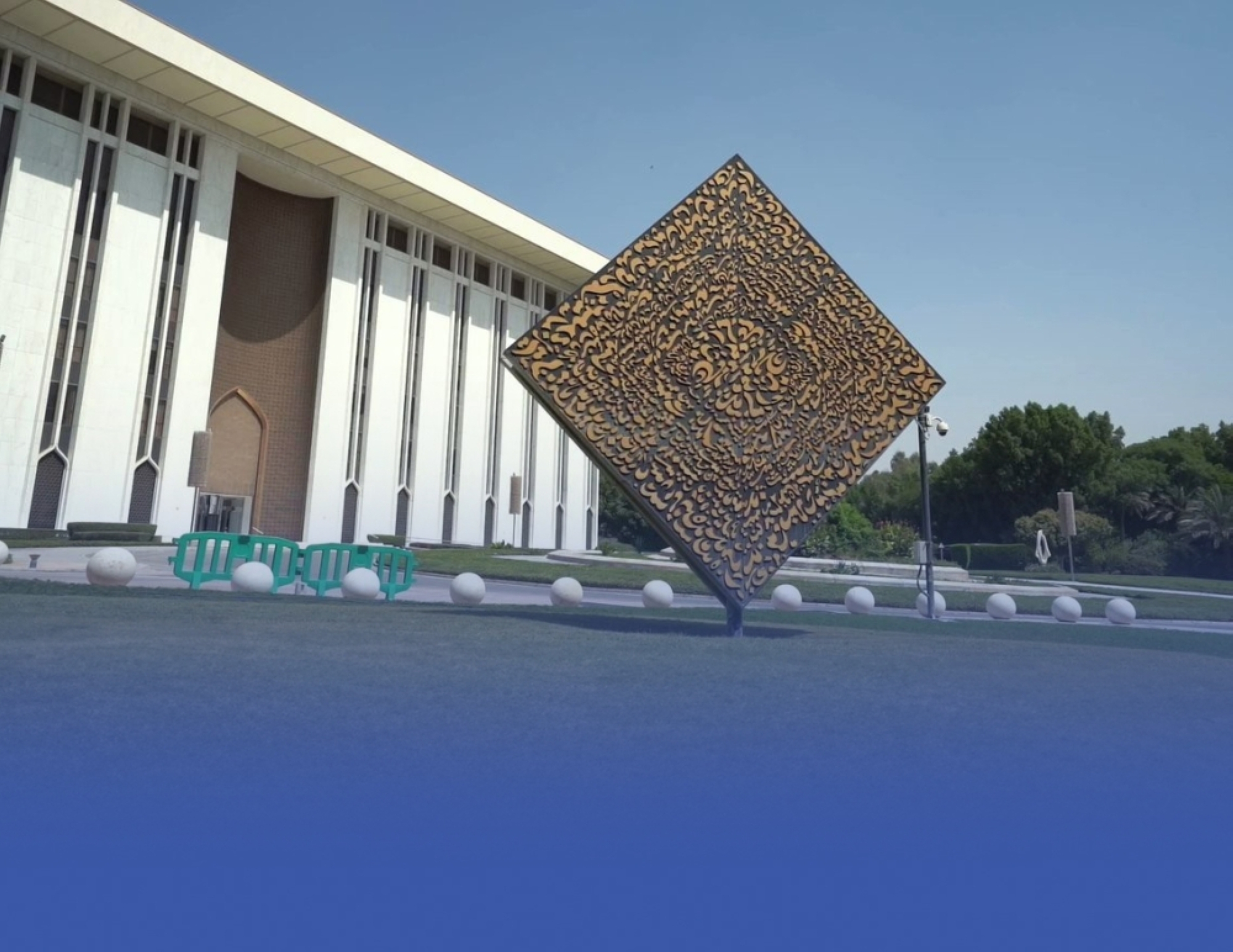 يجب الالتزام بنظام مكافحة غسل الأموال ونظام مكافحة جرائم الإرهاب وتمويله