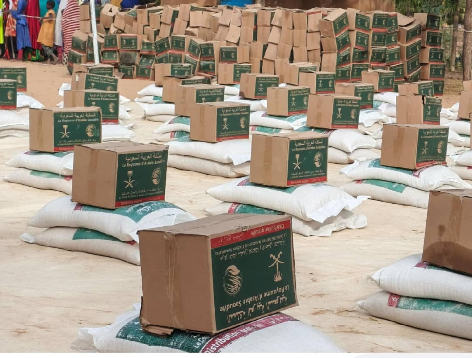  مركز الملك سلمان للإغاثة يوزّع 898 سلة غذائية في مدينة مرادي بجمهورية النيجر