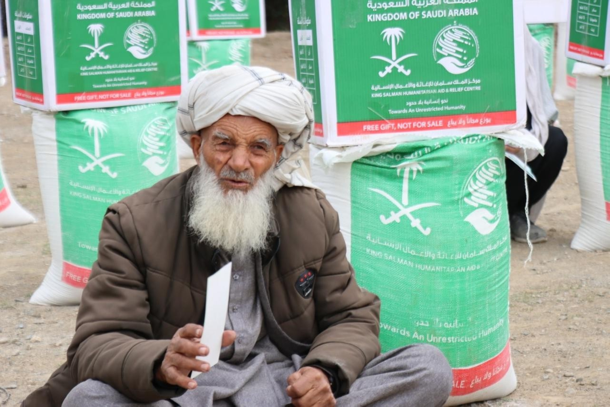 مركز الملك سلمان للإغاثة يوزع 311 سلة غذائية في ولاية خوست بأفغانستان