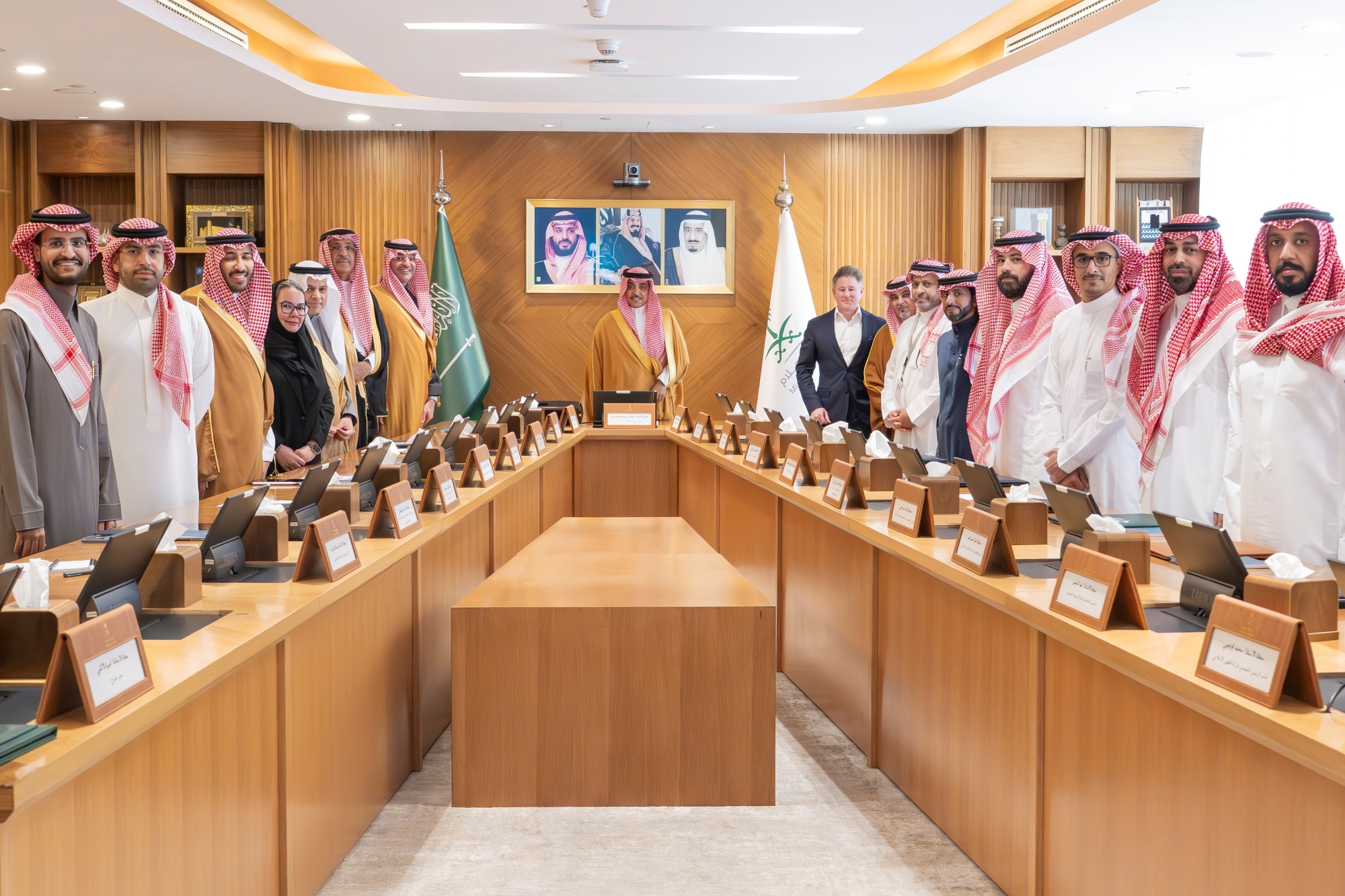 اتفاقيات مع 9 شركات لتأهيل الكفاءات الوطنية ضمن برنامج "ابتعاث الإعلام"