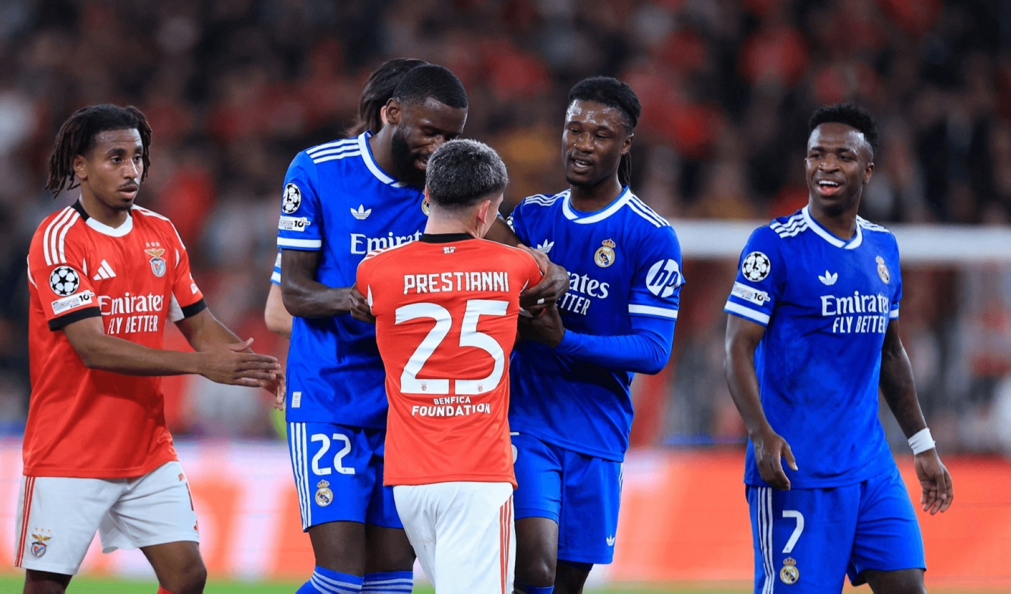 جانب من مباراة ريال مدريد أمام بنفيكا 