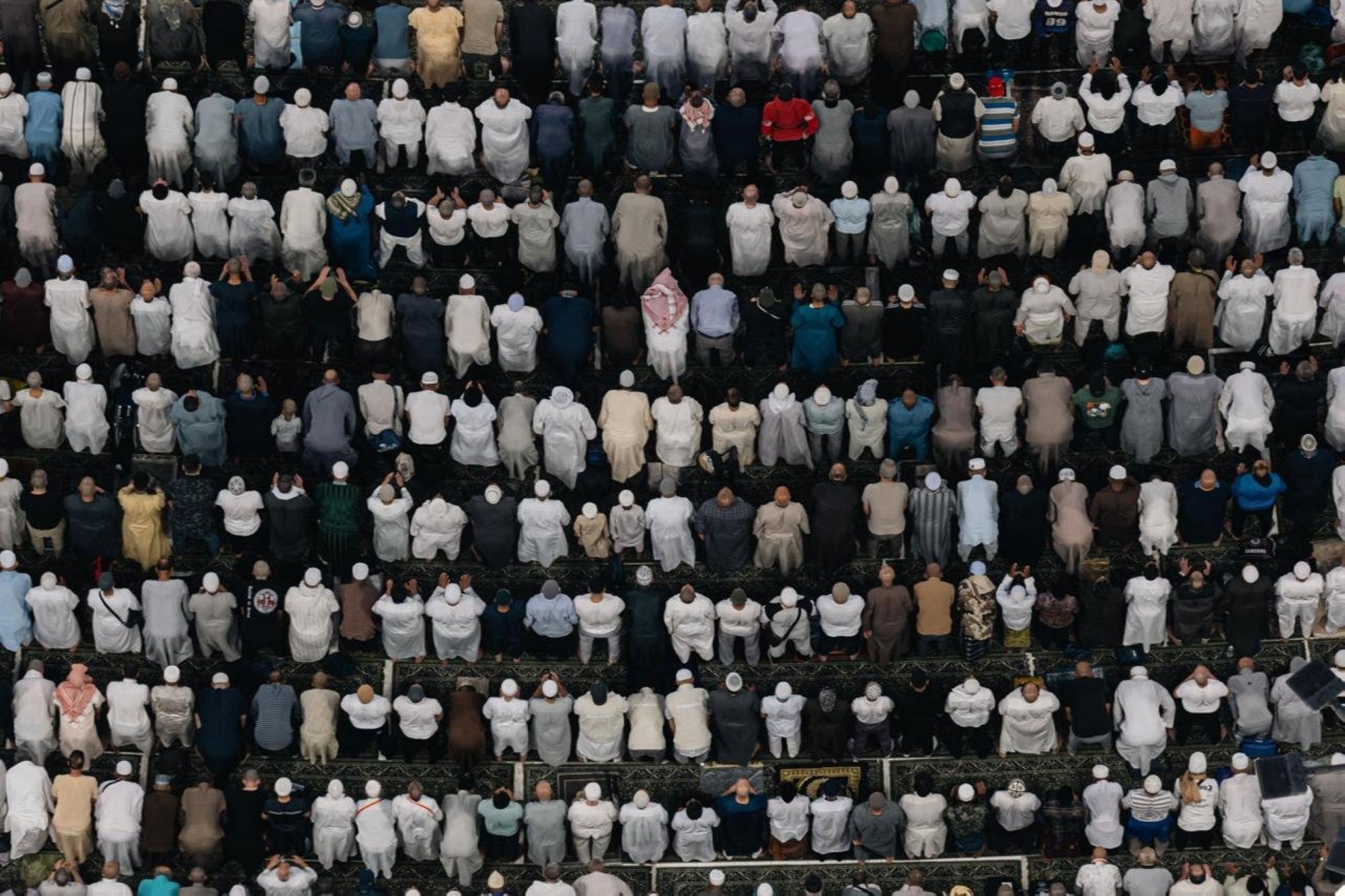 توزعت حركة القاصدين بسلاسة في مختلف أرجاء المسجد الحرام 