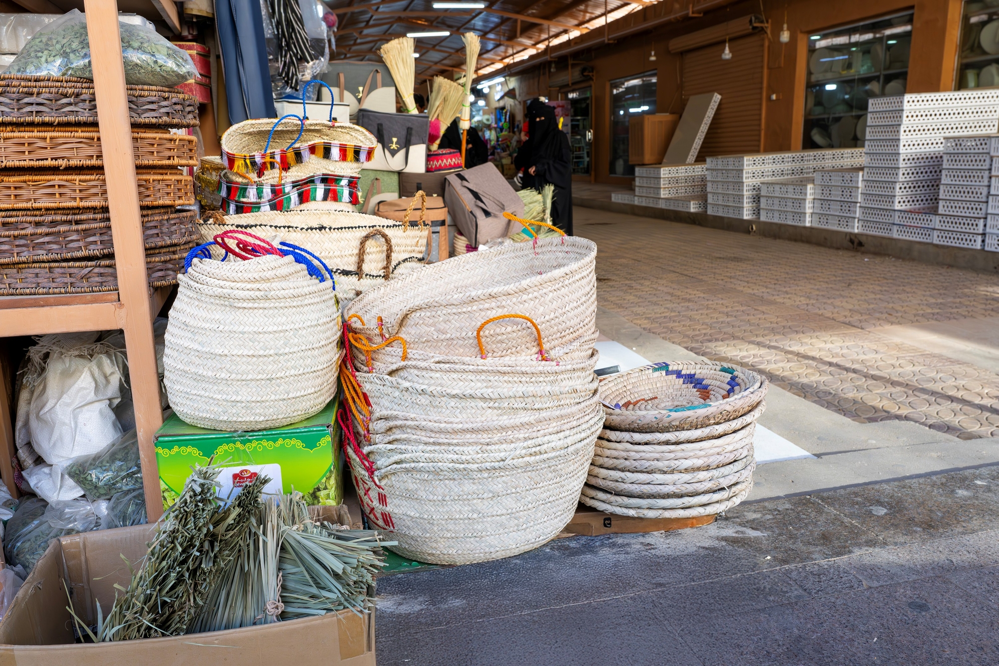زيادة في إقبال الأهالي والزوَّار على شراء المنتجات التراثية والأثرية
