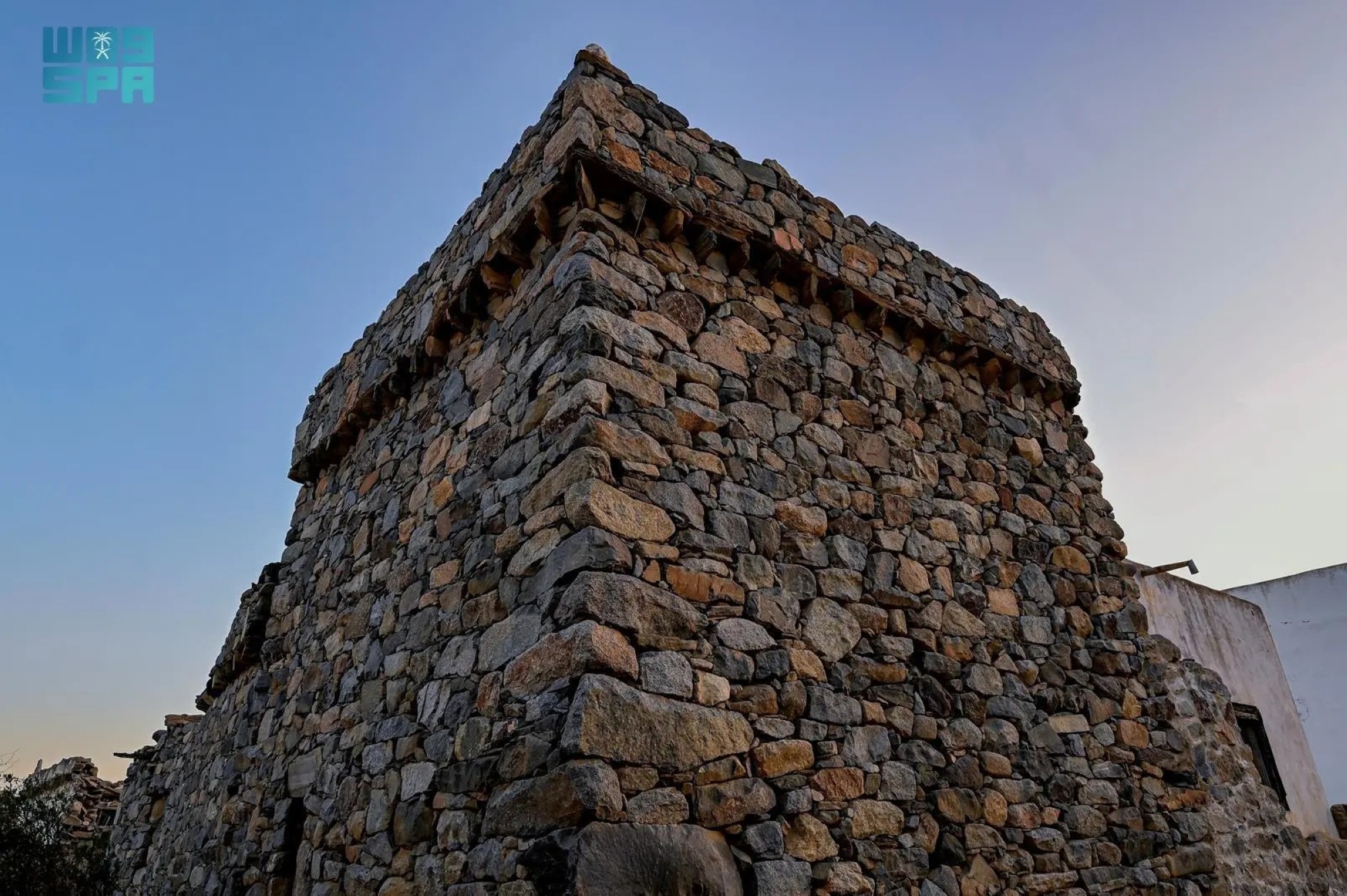 تبرز قرية بني سالم كنموذج معماري مميز