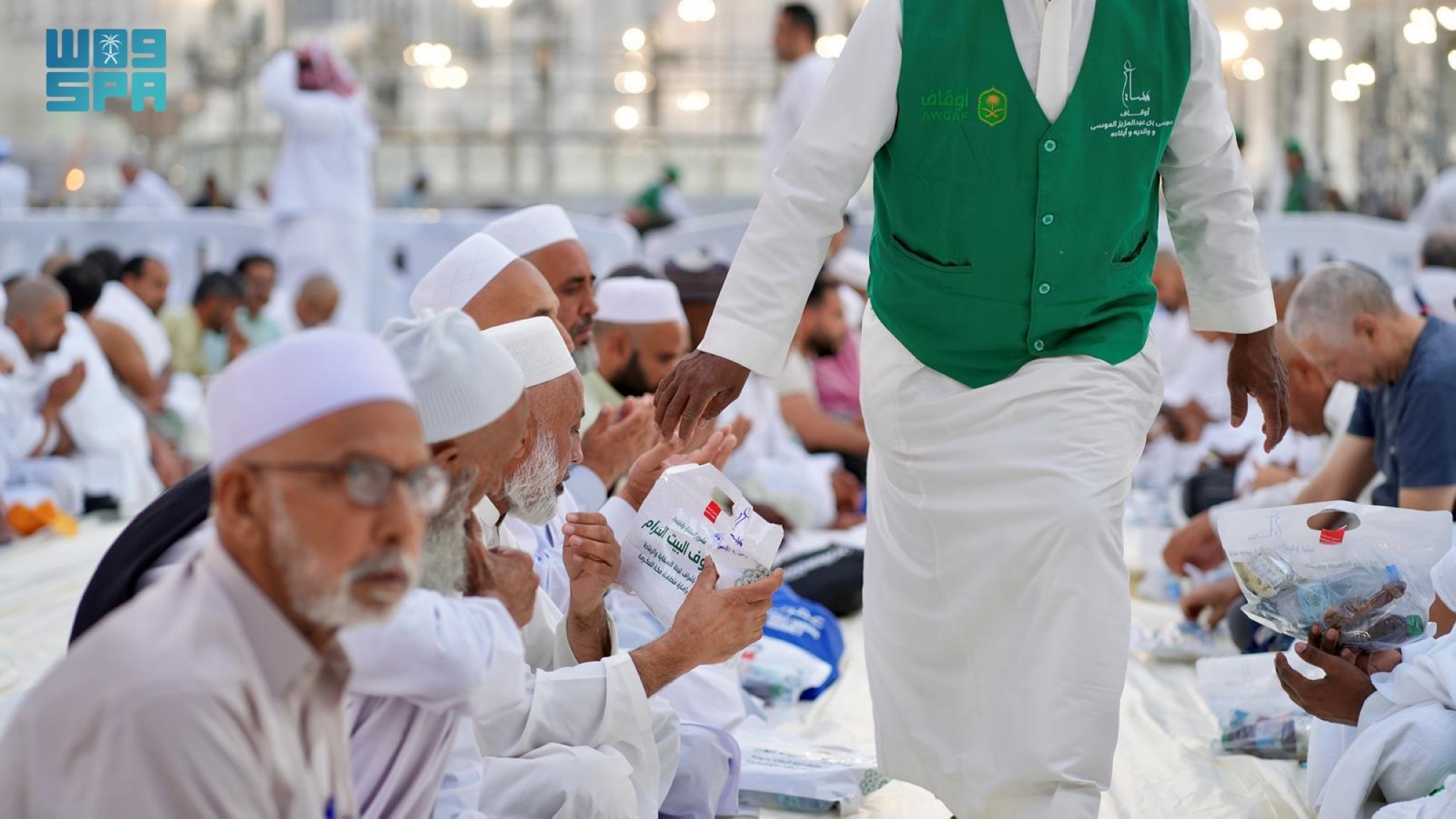  يسودها الدعاء والخشوع