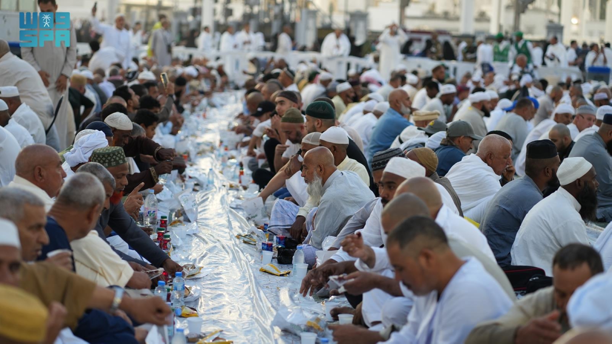  يسودها الدعاء والخشوع