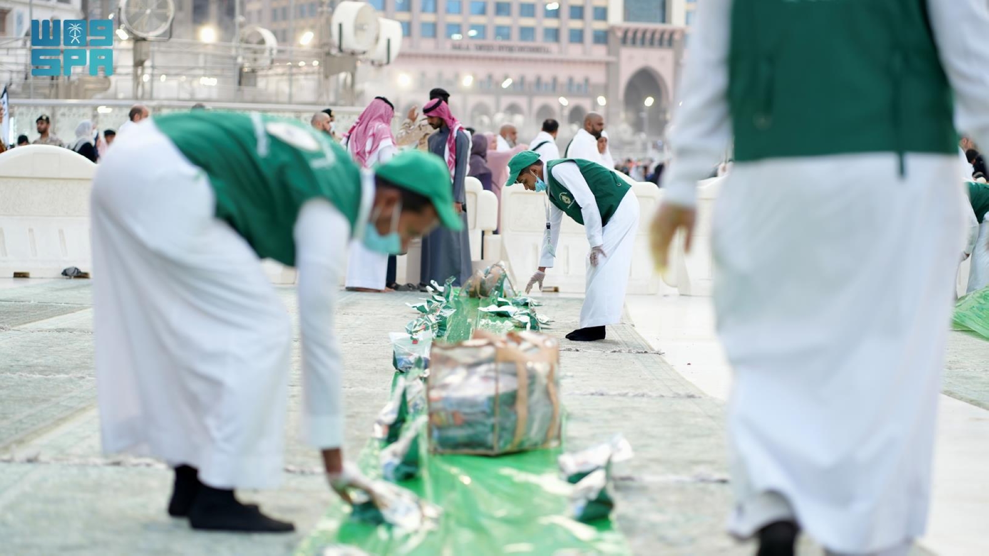 يسودها الدعاء والخشوع