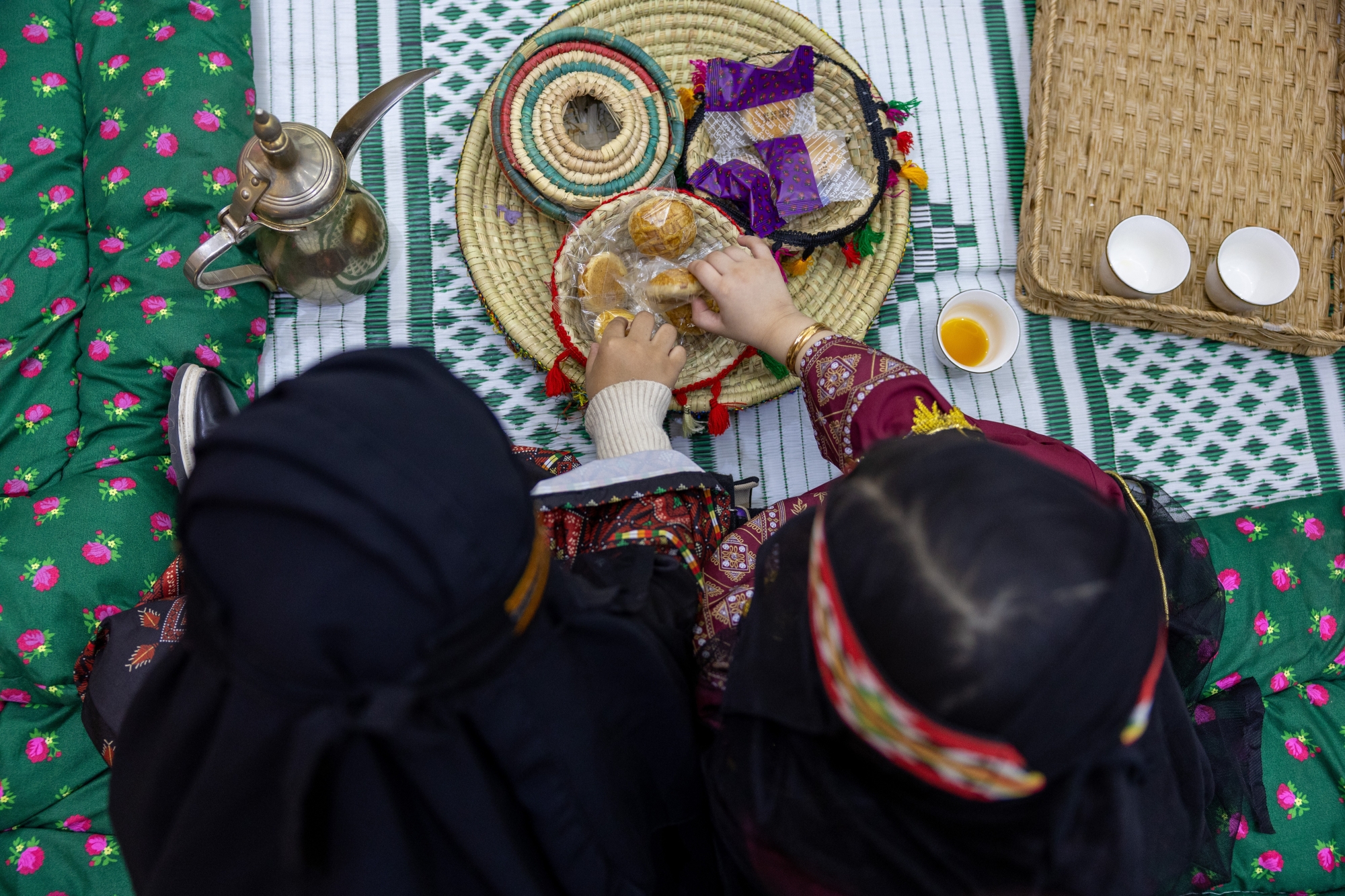 أزياء تراثية تزين ليالي رمضان في الحدود الشمالية
