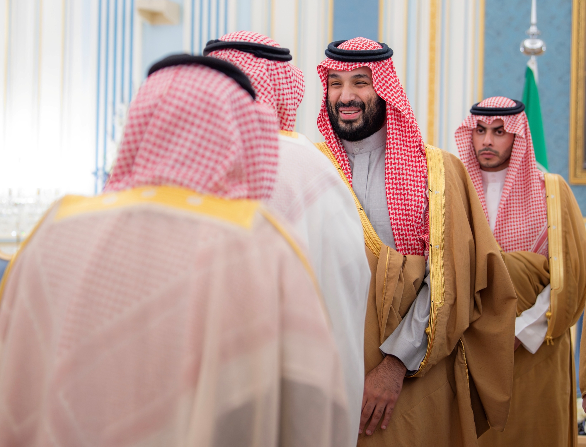 ولي العهد يستقبل المهنئين بشهر رمضان