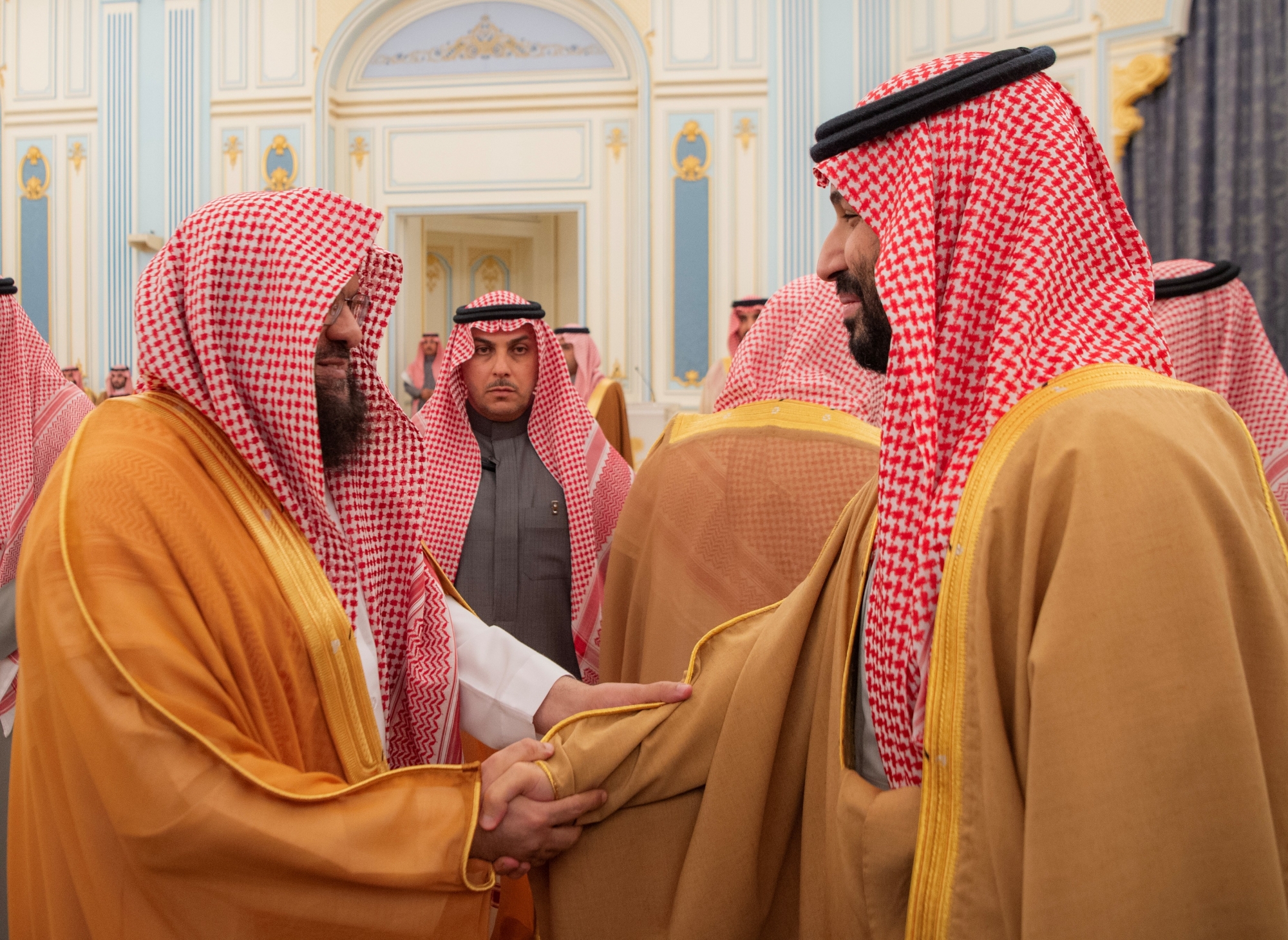 ولي العهد يستقبل المهنئين بشهر رمضان