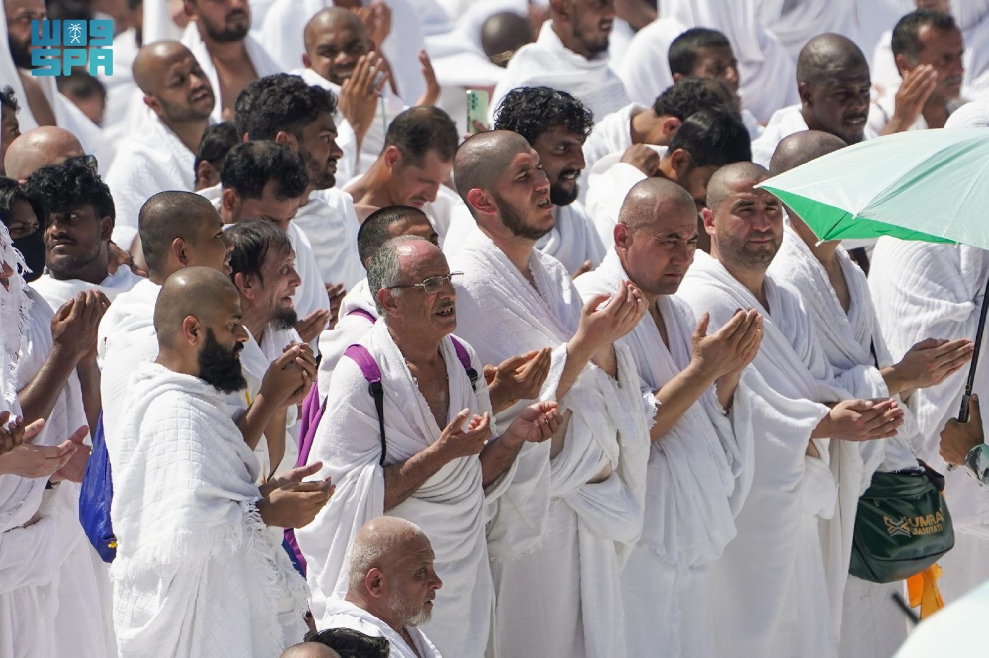 وتكاملت الجهود الميدانية والتنظيمية لضمان راحة المصلين