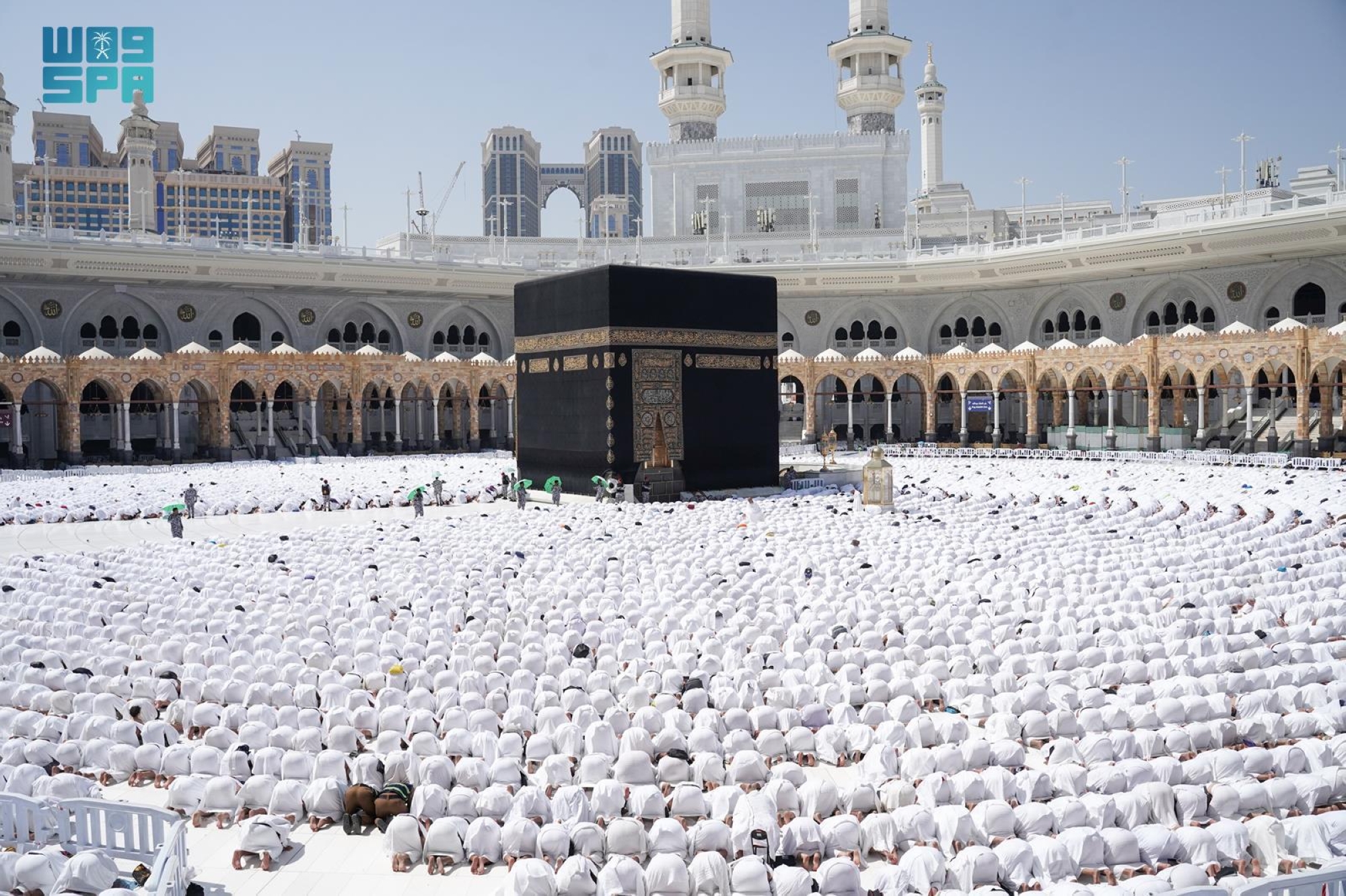 وتكاملت الجهود الميدانية والتنظيمية لضمان راحة المصلين