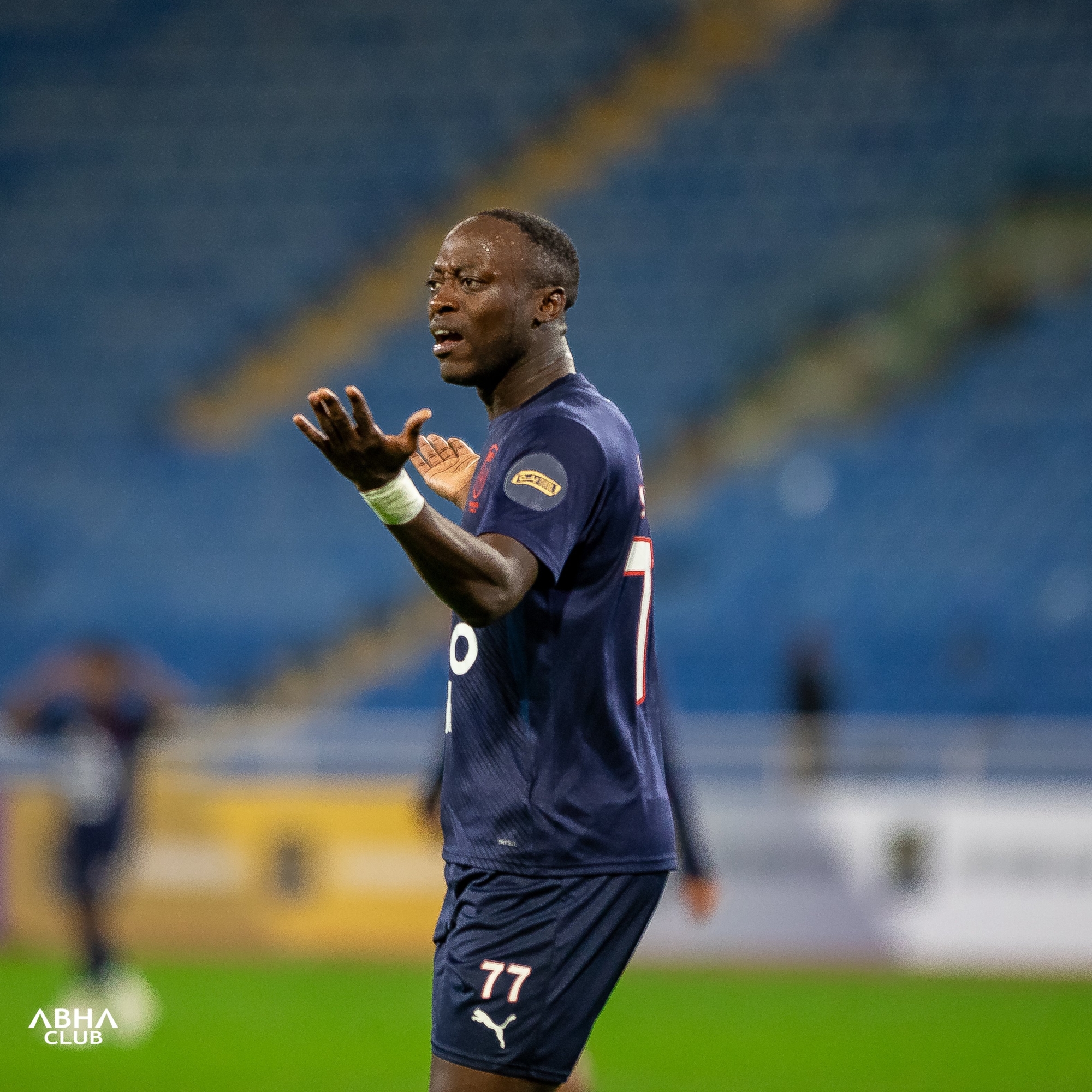 لقطة من لقاء أبها أمام العربي 