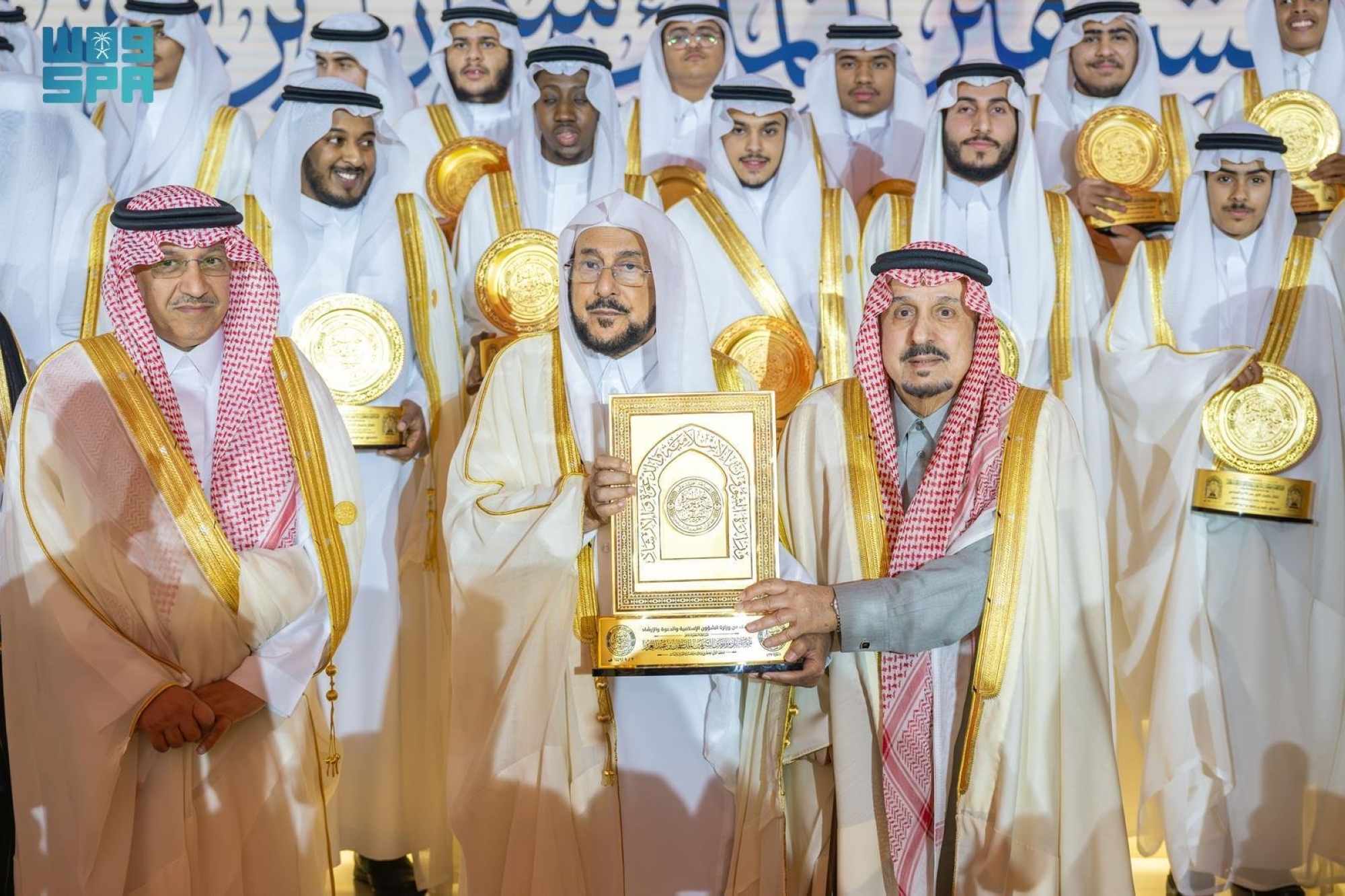 أمير الرياض يكرّم الفائزين بجائزة الملك سلمان لحفظ القرآن