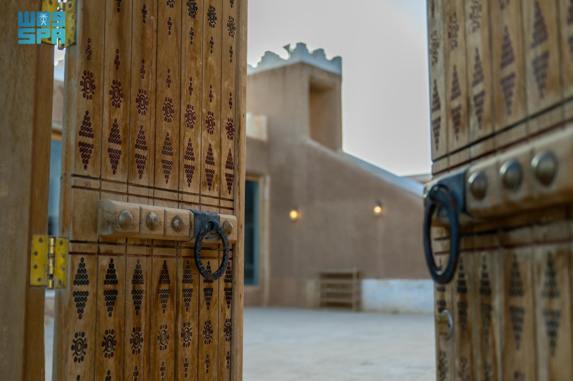 يُمثل تطوير مسجد عقلة الصقور، خطوة مهمة ضمن إطار الجهود الوطنية للحفاظ على المساجد التاريخية