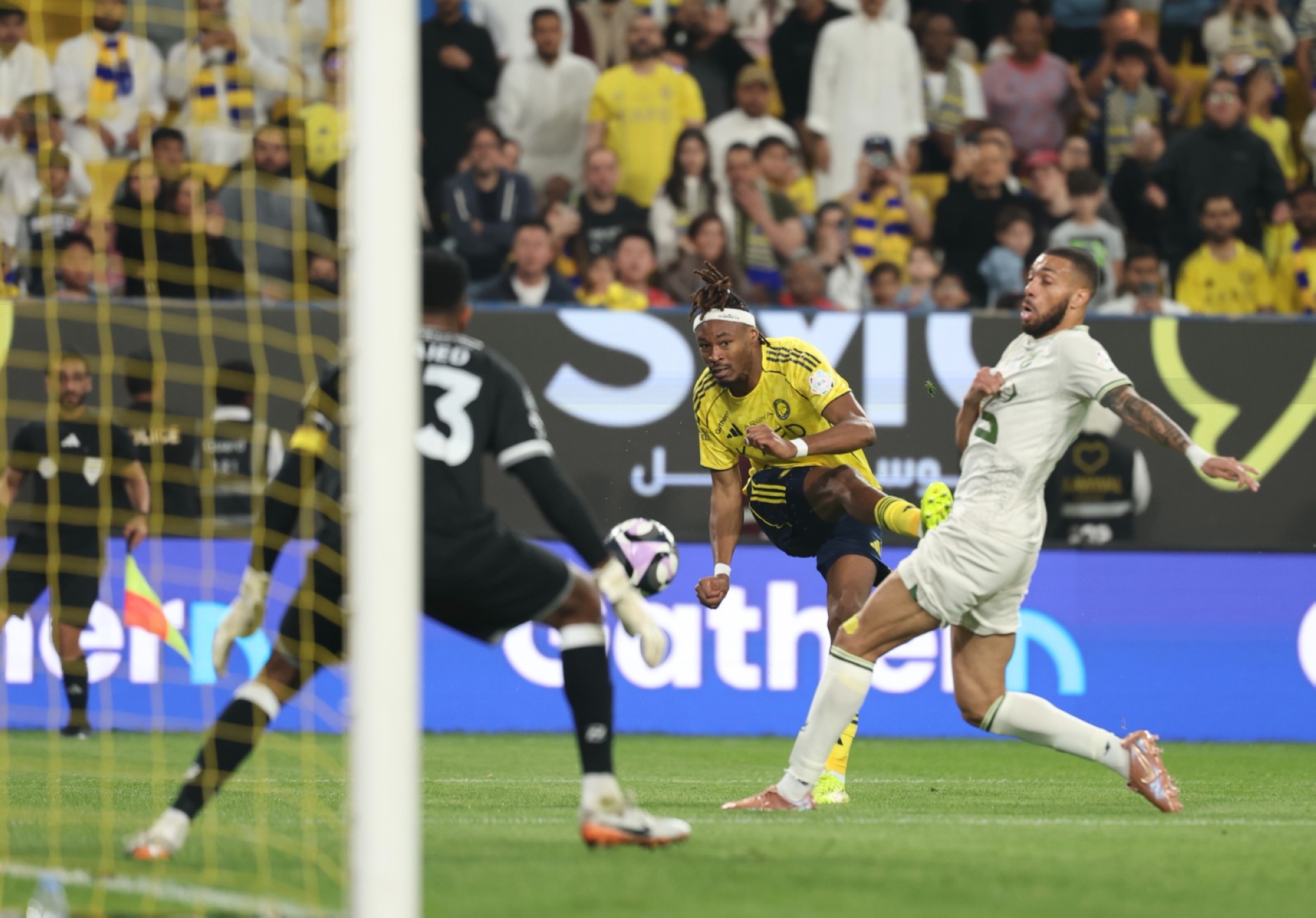 النصر يقسو على الحزم برباعية نظيفة