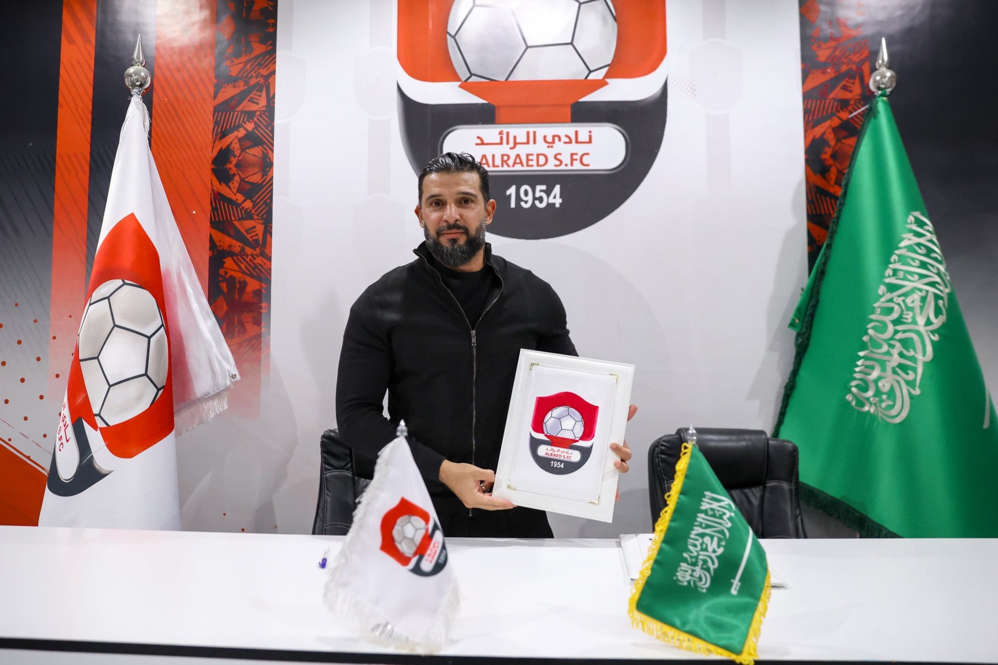 ناصيف البياوي مدرب الرائد الجديد