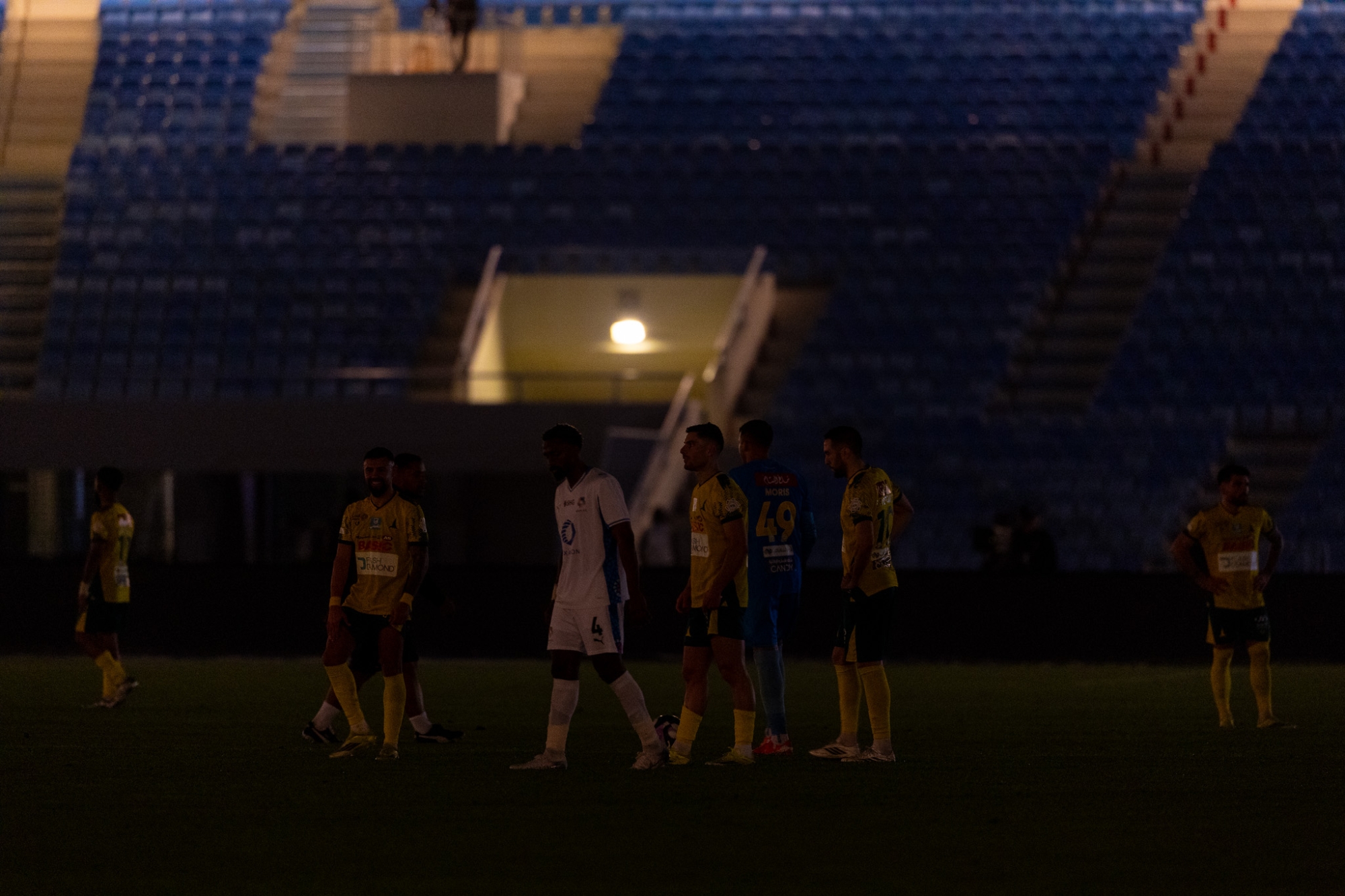 توقف مباراة نيوم أمام الخليج بسبب انقطاع الكهرباء