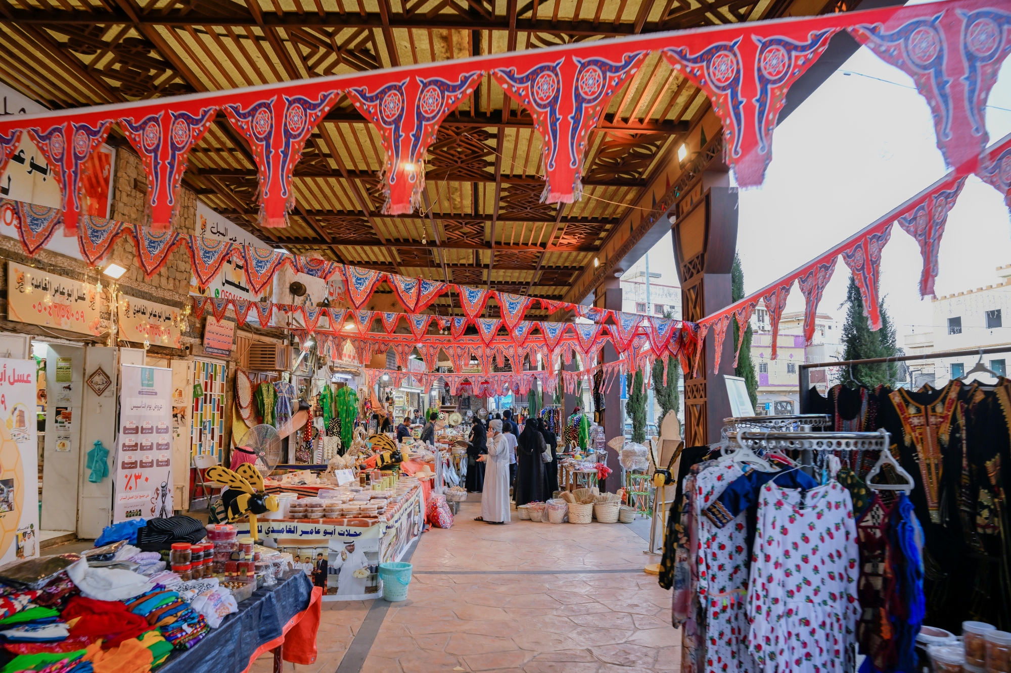 يعزز استدامة الصناعات التقليدية ويثري التجربة السياحية في المنطقة