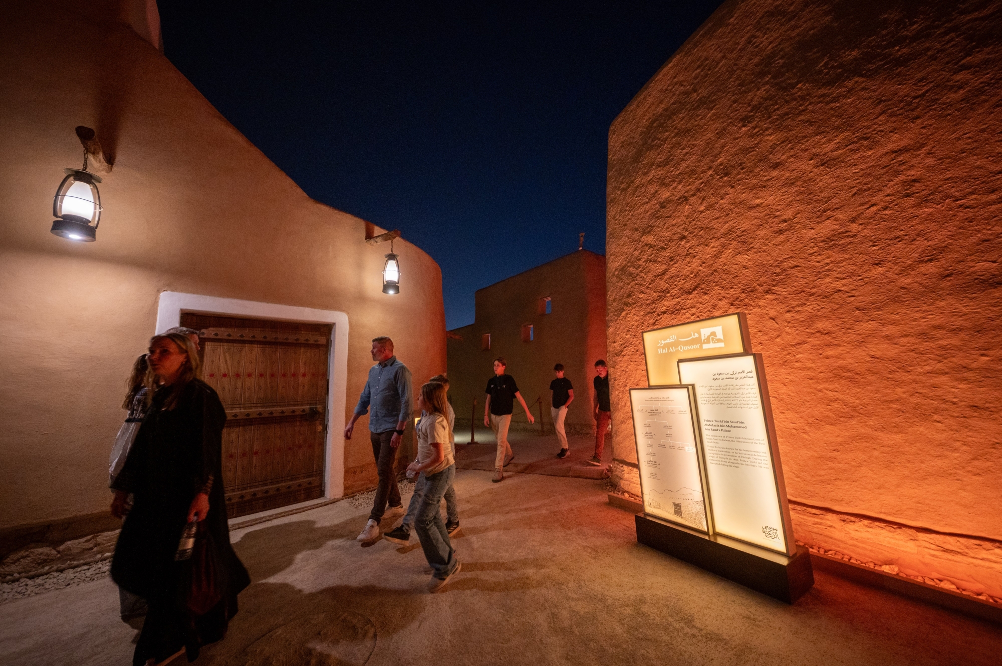 عروض الخيل التي تهدف إلى تسليط الضوء على جمال وأهمية الخيل العربي