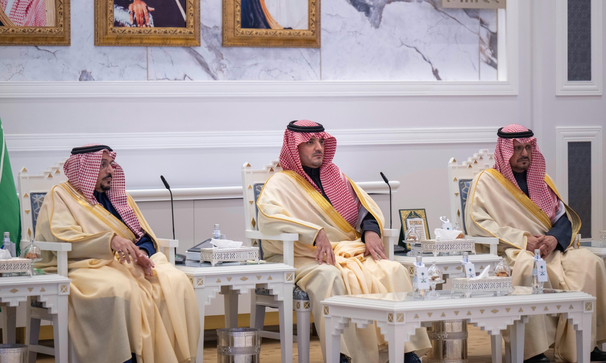 الأمير عبدالعزيز بن سعود يلتقي عددًا من أهالي منطقة القصيم