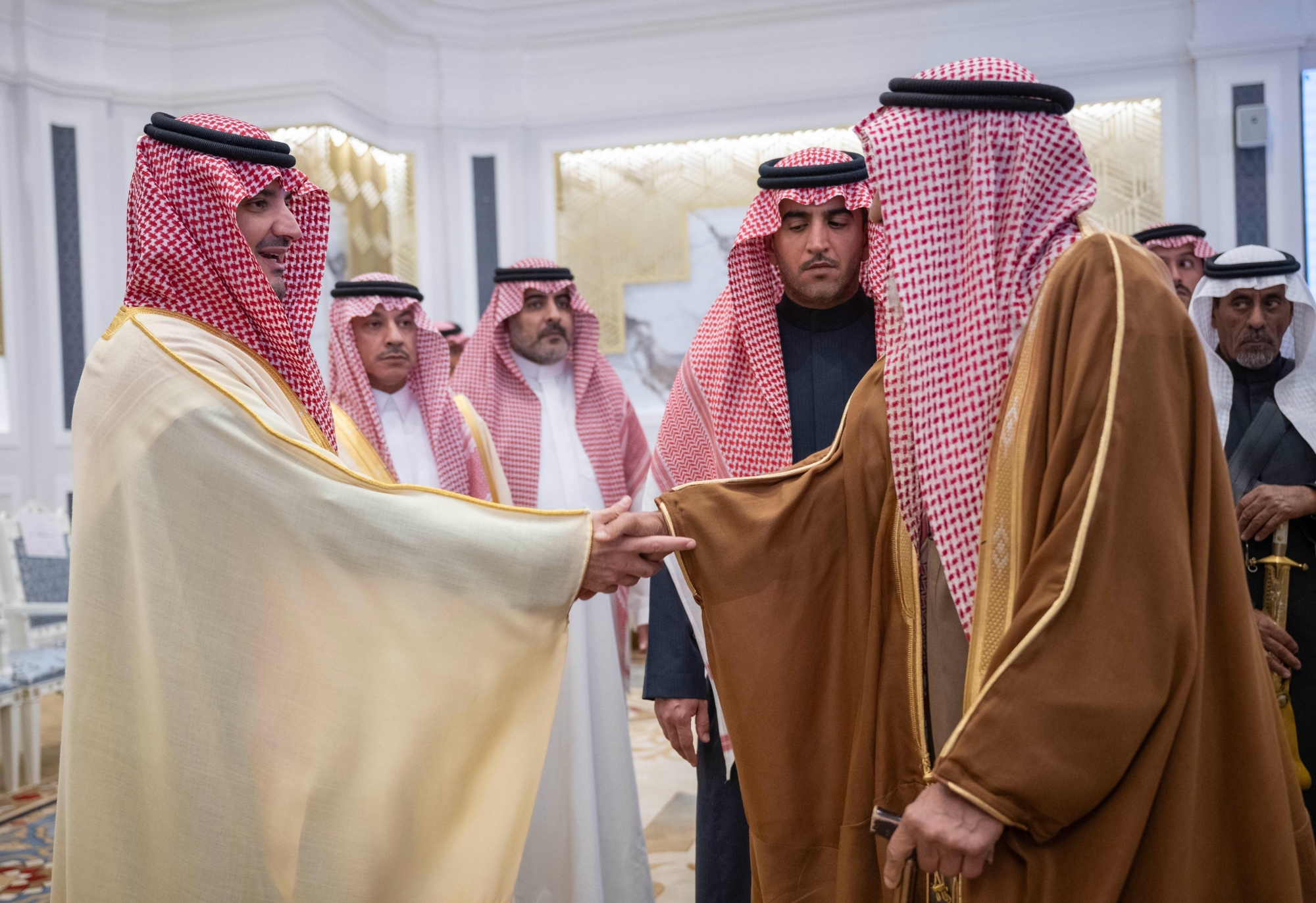 الأمير عبدالعزيز بن سعود يلتقي عددًا من أهالي منطقة القصيم