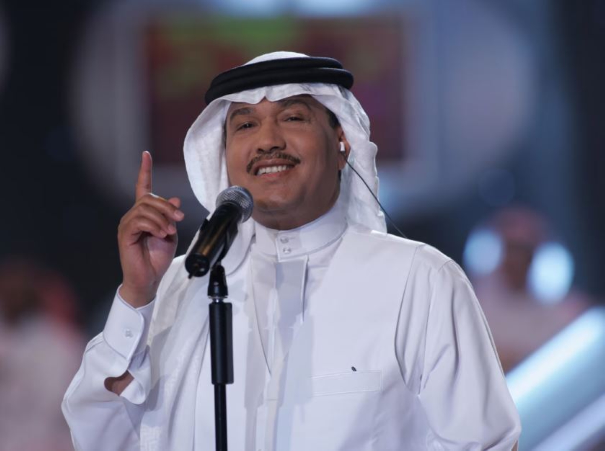  في حالة المناسبات الوطنيَّة سيكون في مُقدِّمة المسارعين إليها